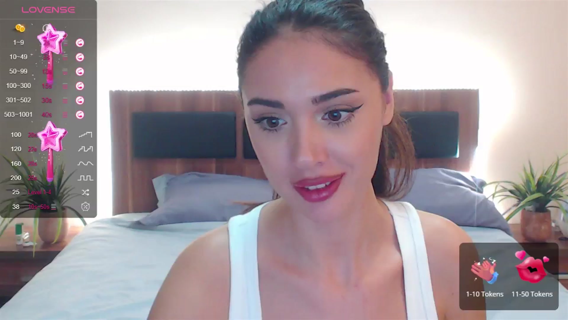 Gallery image thumbnail from DestinyFox1's myfreecams stream on, 11/21/2023, 20:04 image 2 of 20