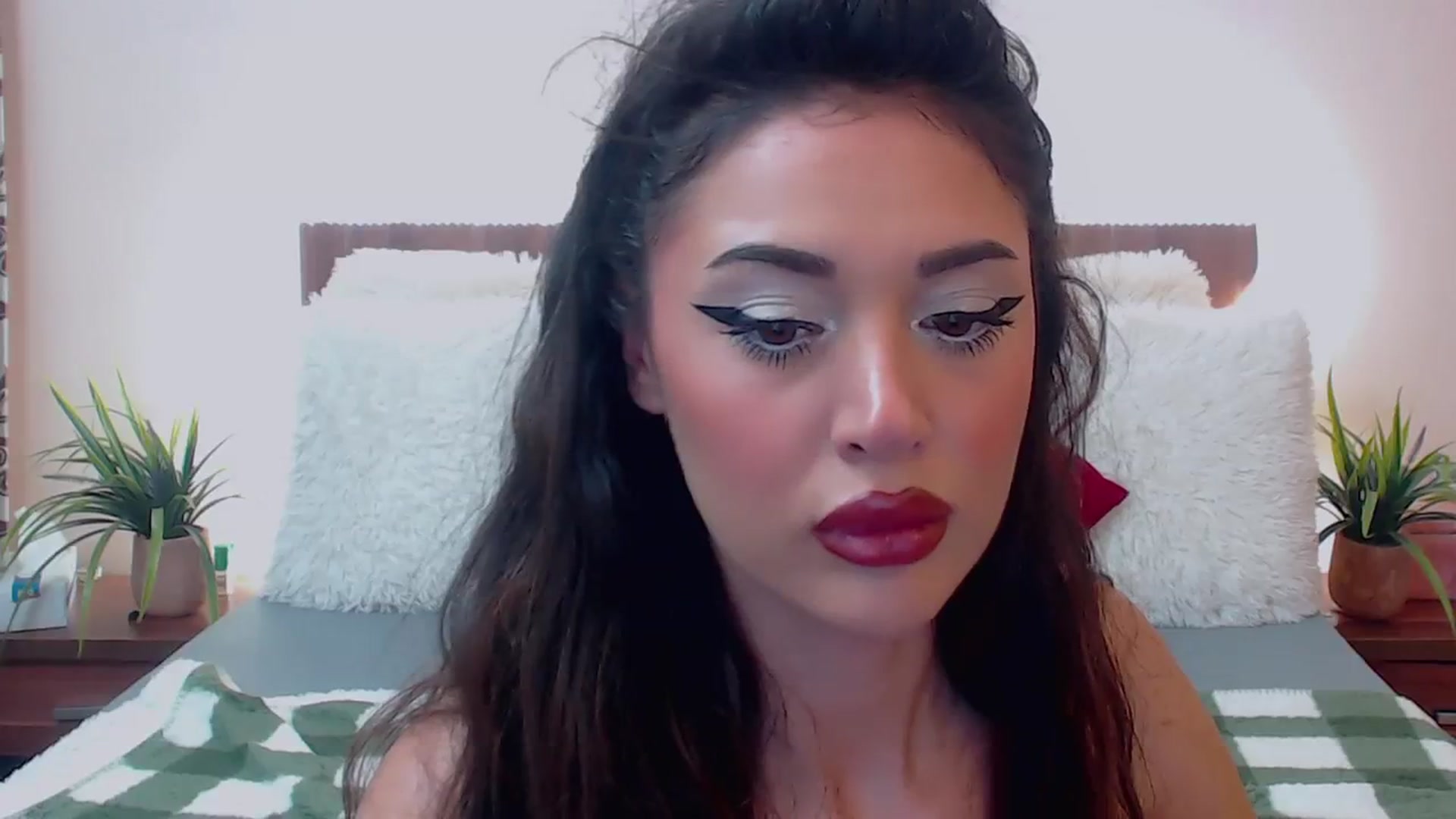 Gallery image thumbnail from DestinyFox1's myfreecams stream on, 12/11/2023, 13:48 image 7 of 20