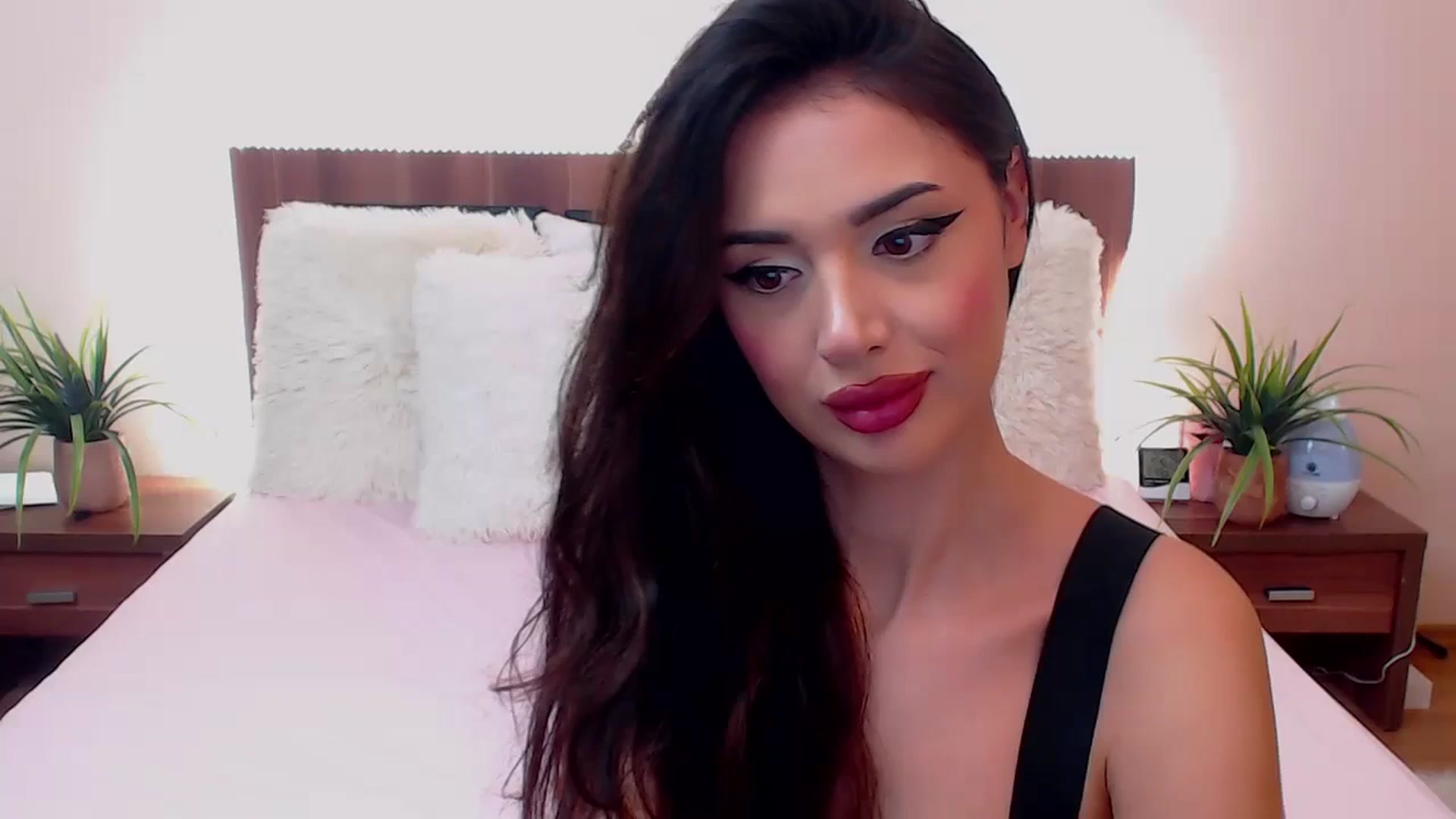 Gallery image thumbnail from DestinyFox1's myfreecams stream on, 12/14/2023, 07:59 image 20 of 20