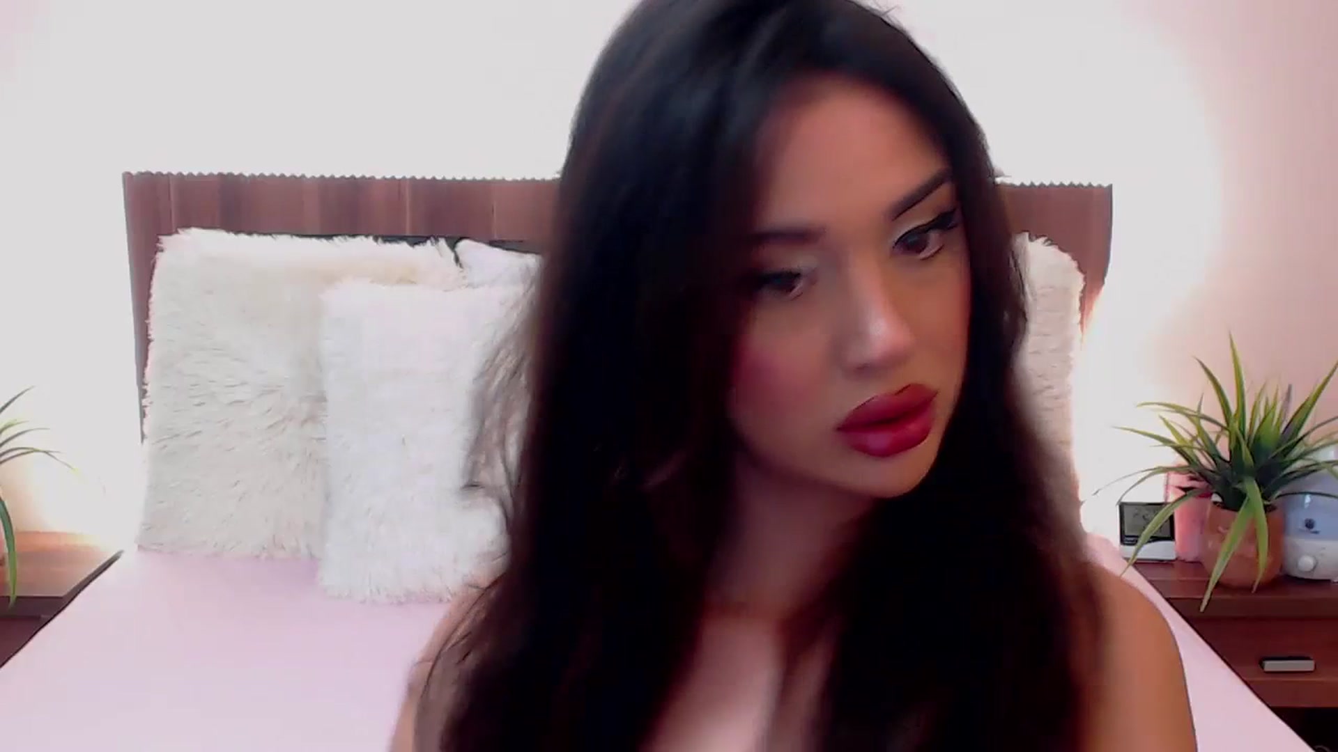 Gallery image thumbnail from DestinyFox1's myfreecams stream on, 12/14/2023, 07:59 image 8 of 20