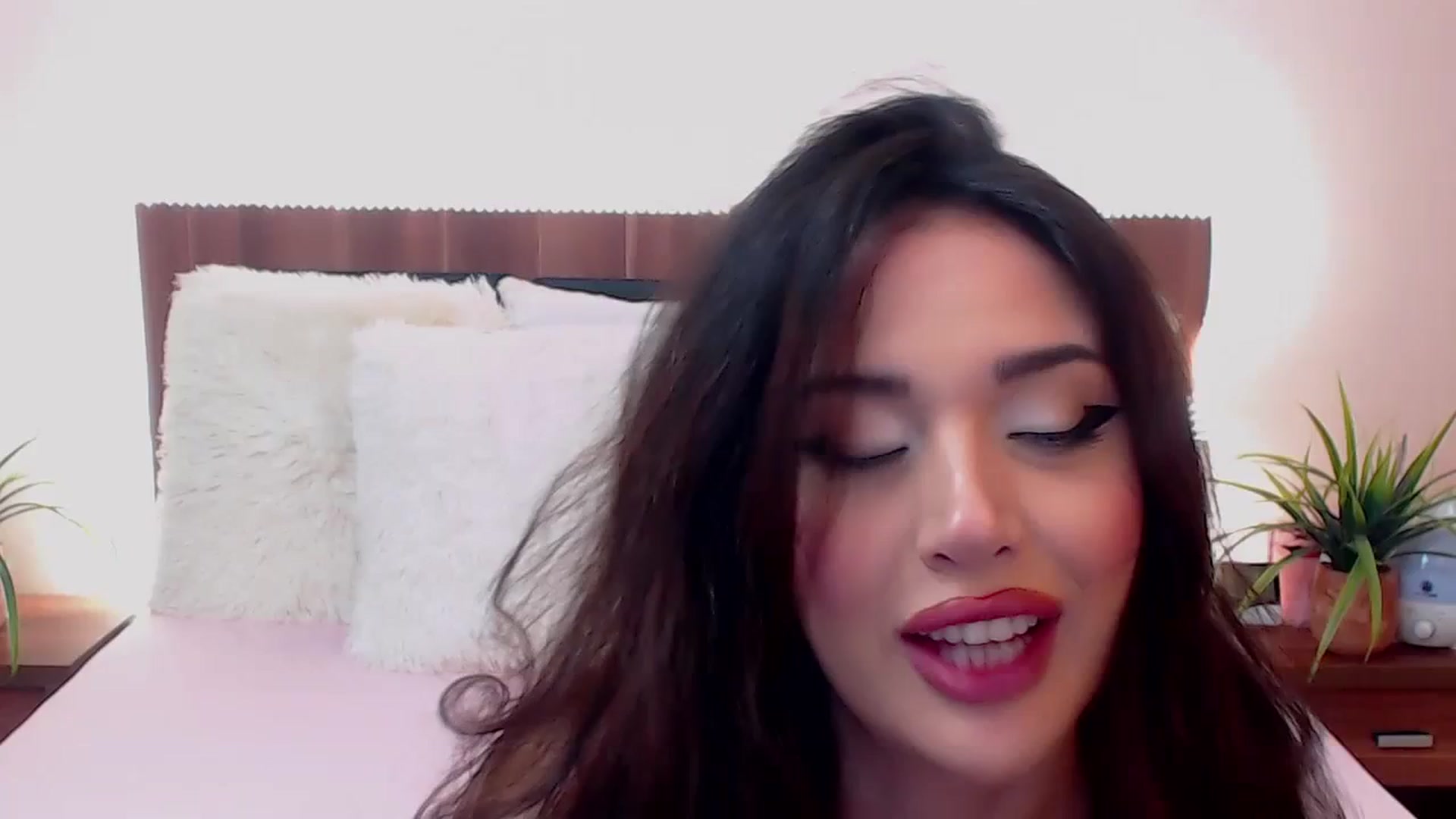 Gallery image thumbnail from DestinyFox1's myfreecams stream on, 12/14/2023, 07:59 image 2 of 20