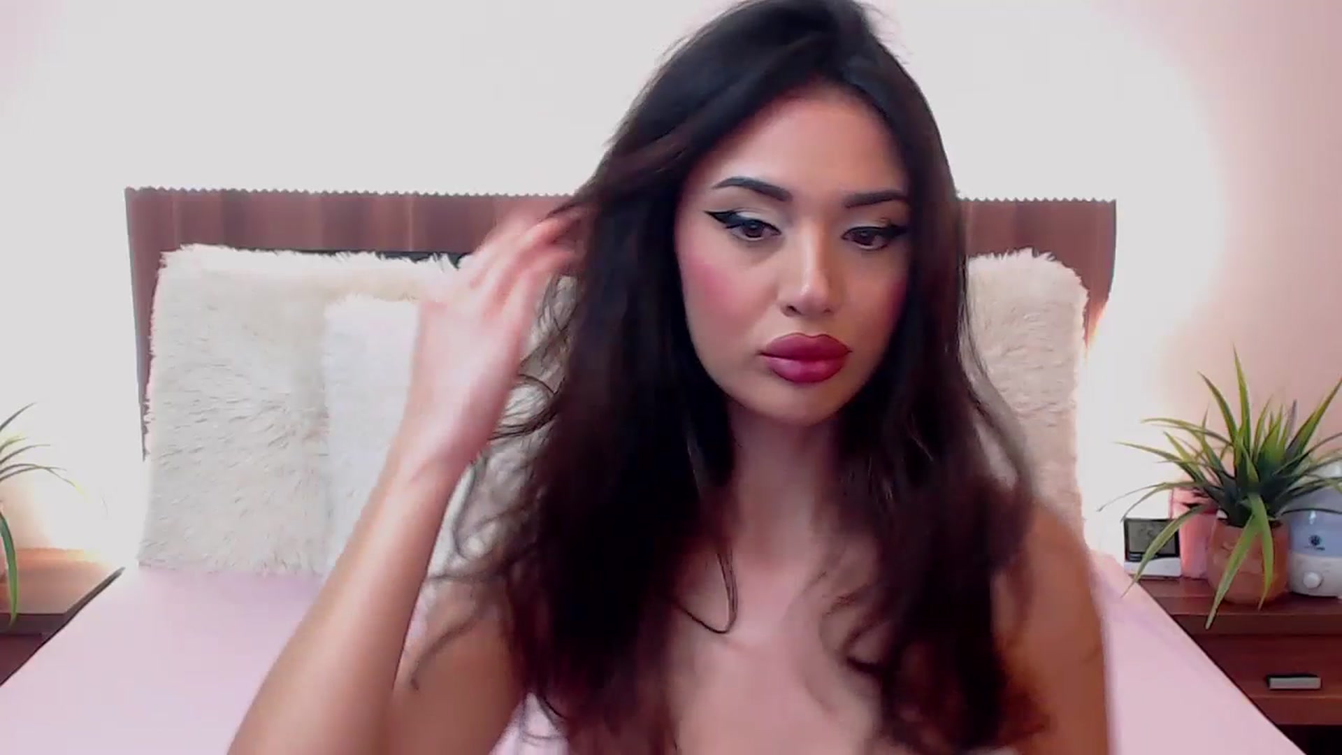 Gallery image thumbnail from DestinyFox1's myfreecams stream on, 12/14/2023, 07:59 image 3 of 20