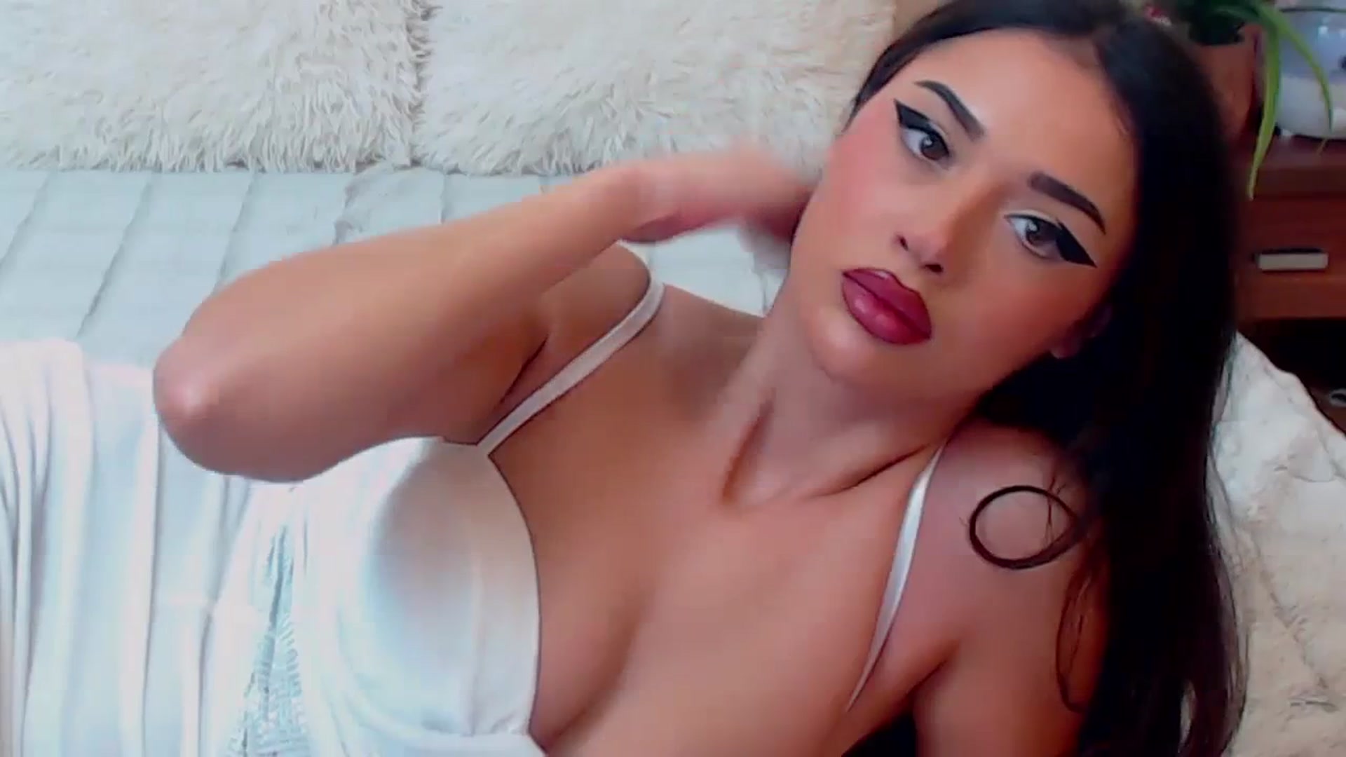 Gallery image thumbnail from DestinyFox1's myfreecams stream on, 12/17/2023, 07:19 image 6 of 20