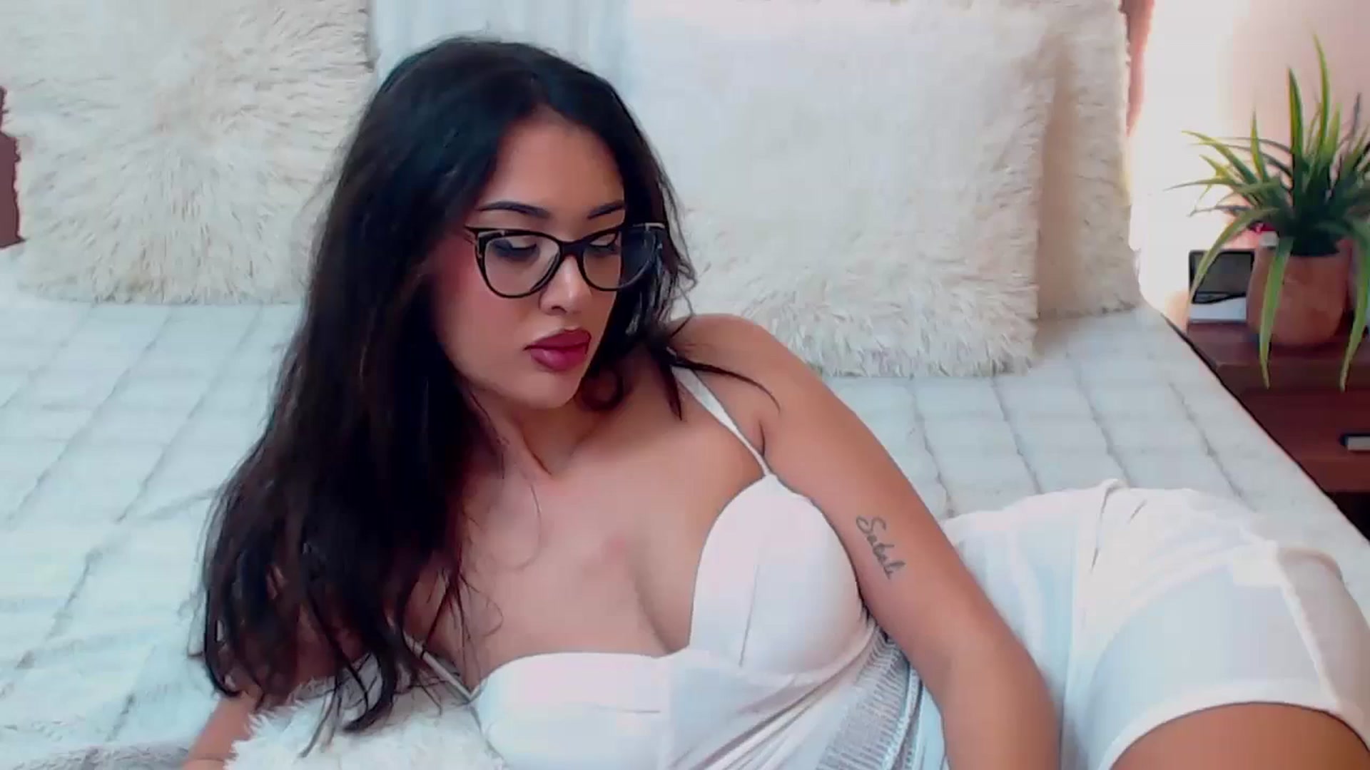 Gallery image thumbnail from DestinyFox1's myfreecams stream on, 12/17/2023, 08:00 image 16 of 20