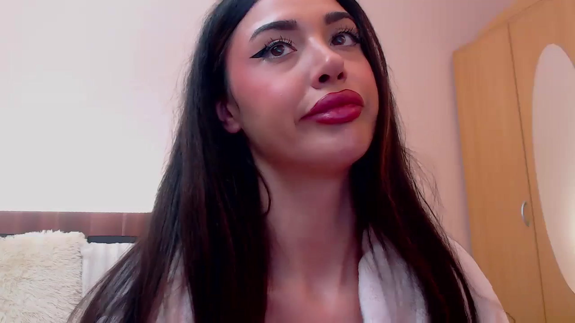 Gallery image thumbnail from DestinyFox1's myfreecams stream on, 12/21/2023, 08:50 image 19 of 20