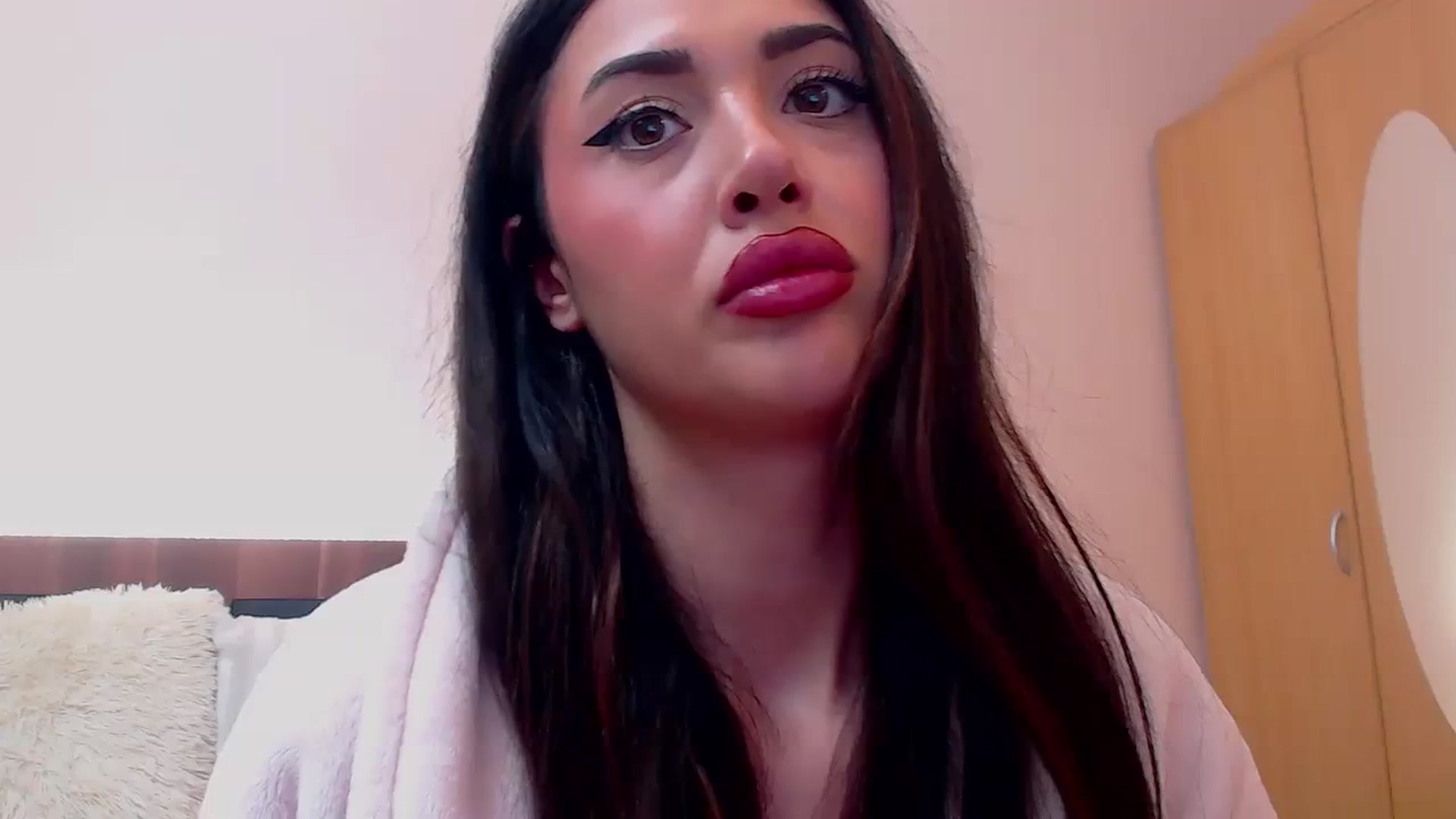 Gallery image thumbnail from DestinyFox1's myfreecams stream on, 12/21/2023, 08:50 image 2 of 20