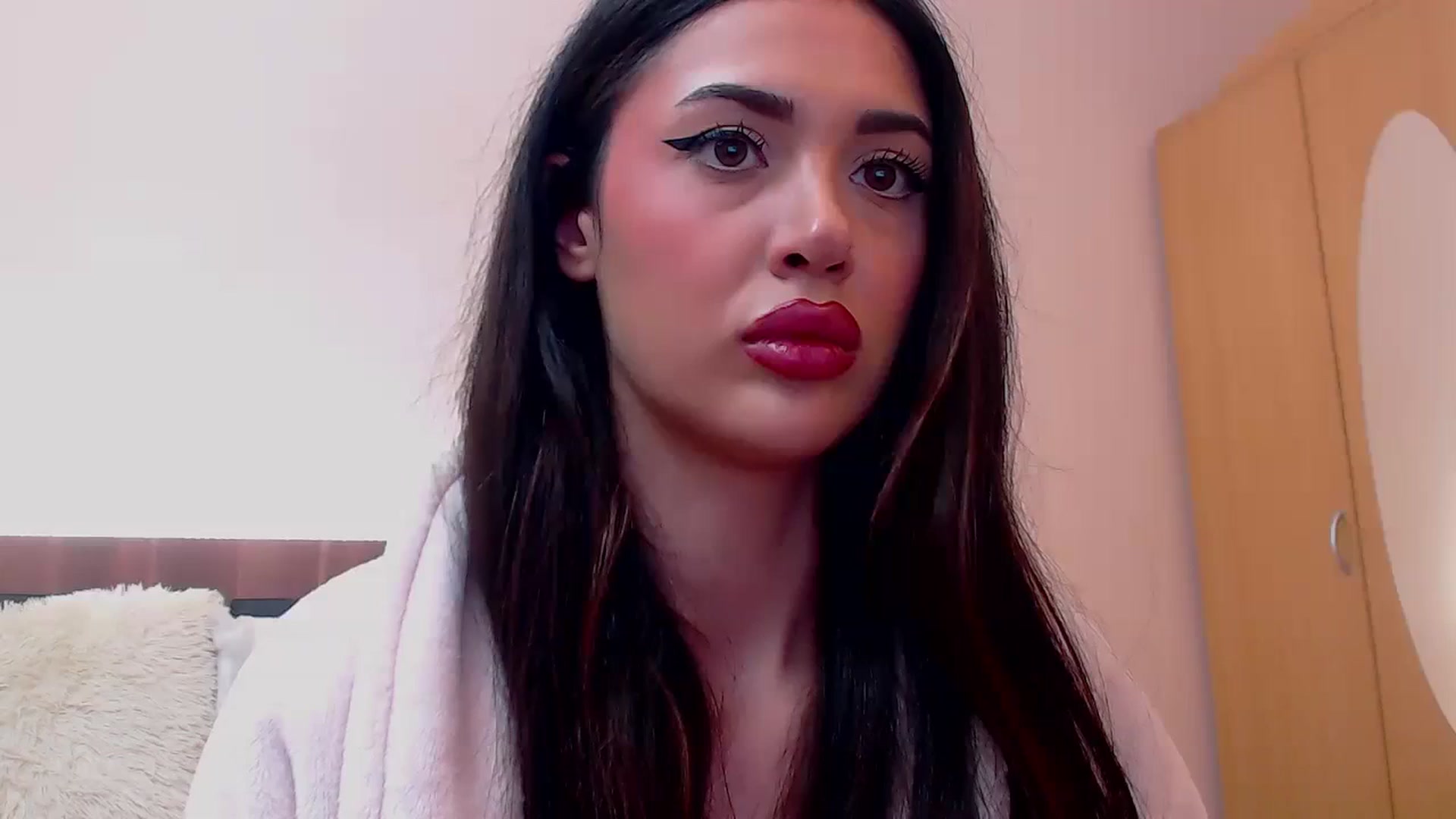 Gallery image thumbnail from DestinyFox1's myfreecams stream on, 12/21/2023, 08:50 image 1 of 20