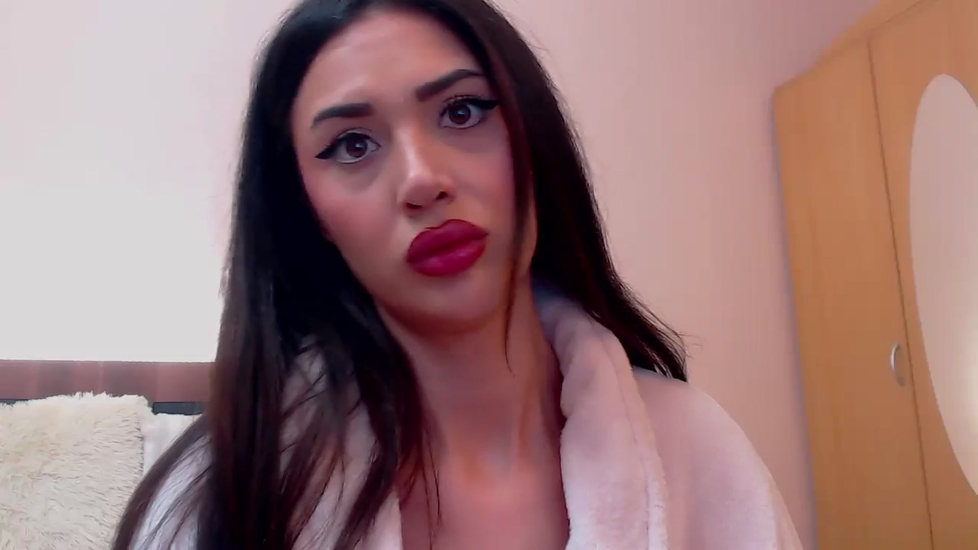 Gallery image thumbnail from DestinyFox1's myfreecams stream on, 12/21/2023, 08:50 image 12 of 20