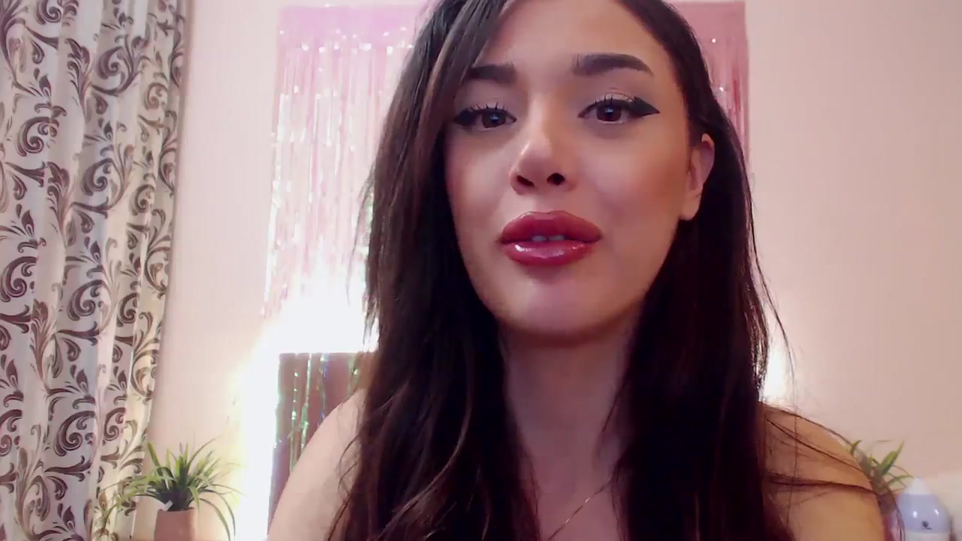 Gallery image thumbnail from DestinyFox1's myfreecams stream on, 03/02/2024, 18:31 image 20 of 20
