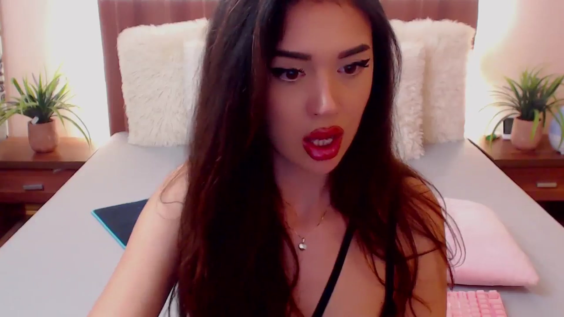 Gallery image thumbnail from DestinyFox1's myfreecams stream on, 03/06/2024, 12:33 image 7 of 20