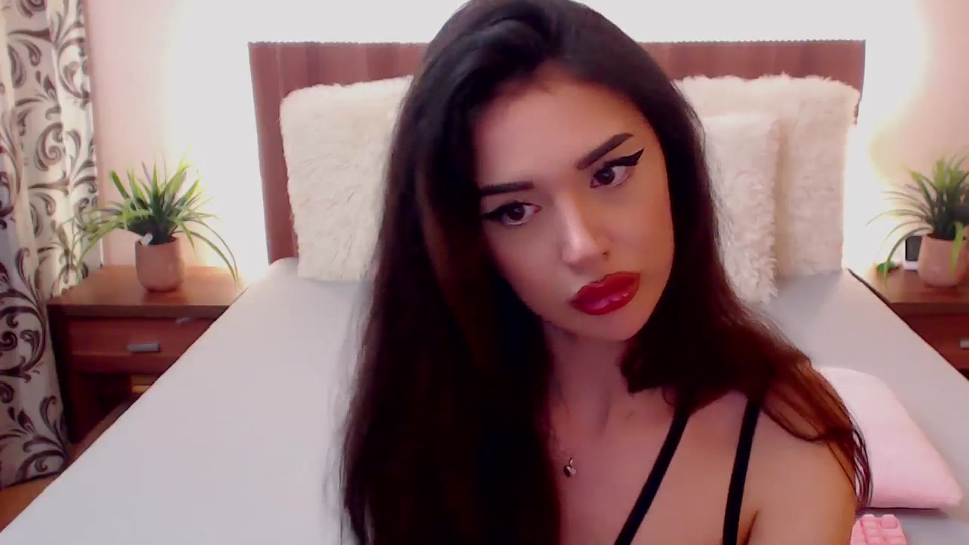 Gallery image thumbnail from DestinyFox1's myfreecams stream on, 03/06/2024, 12:33 image 9 of 20