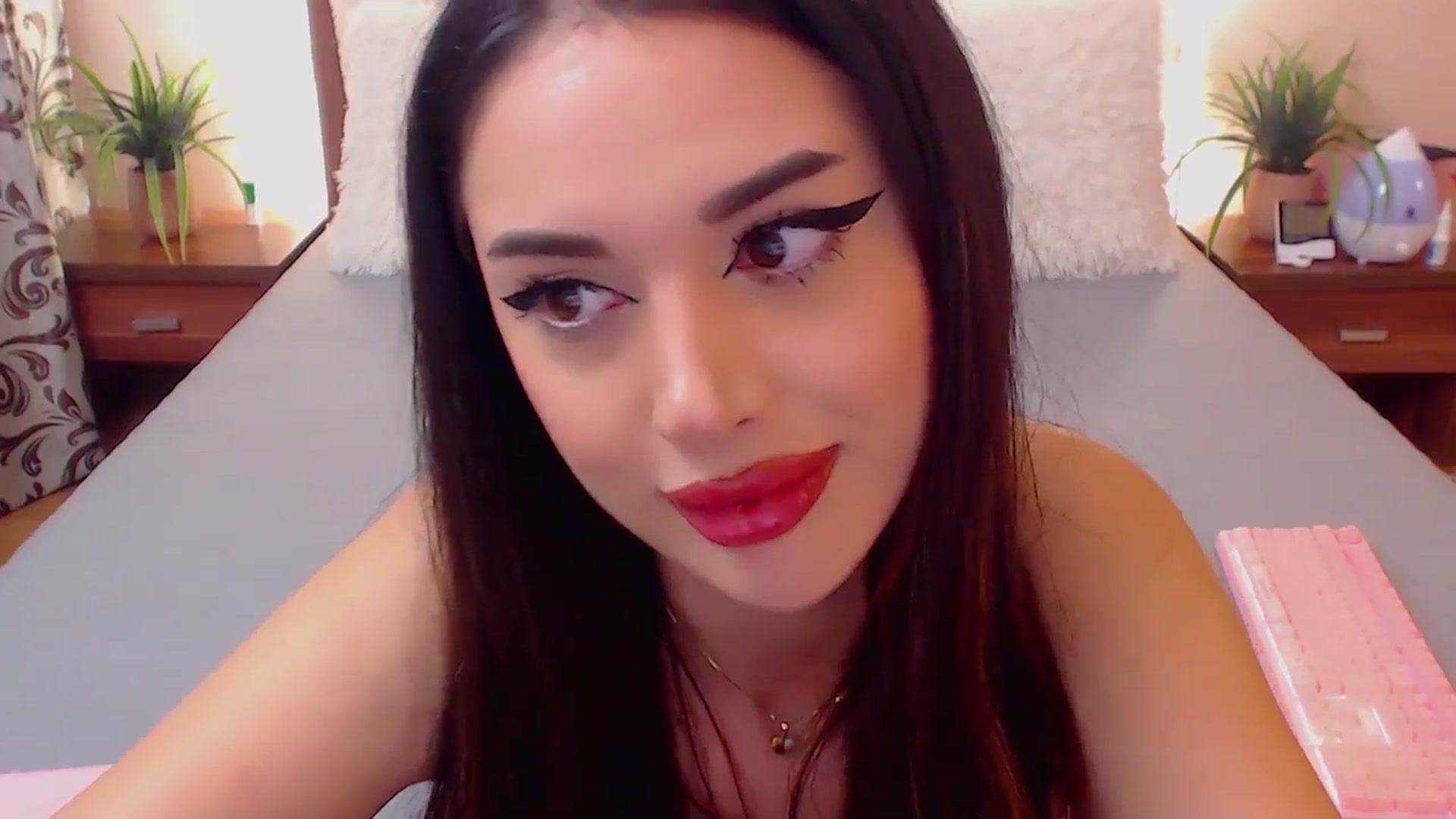 Gallery image thumbnail from DestinyFox1's myfreecams stream on, 03/13/2024, 16:15 image 18 of 20