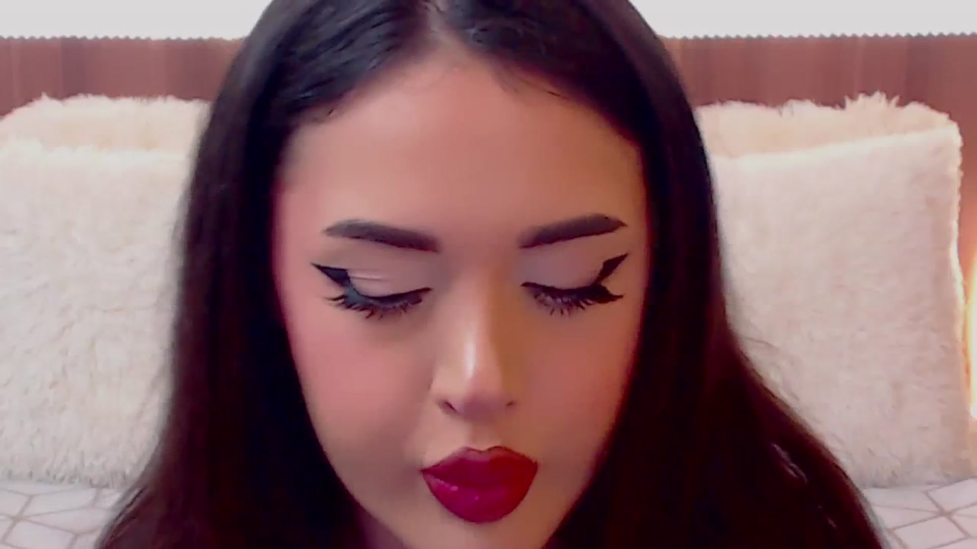 Gallery image thumbnail from DestinyFox1's myfreecams stream on, 04/05/2024, 12:05 image 19 of 20