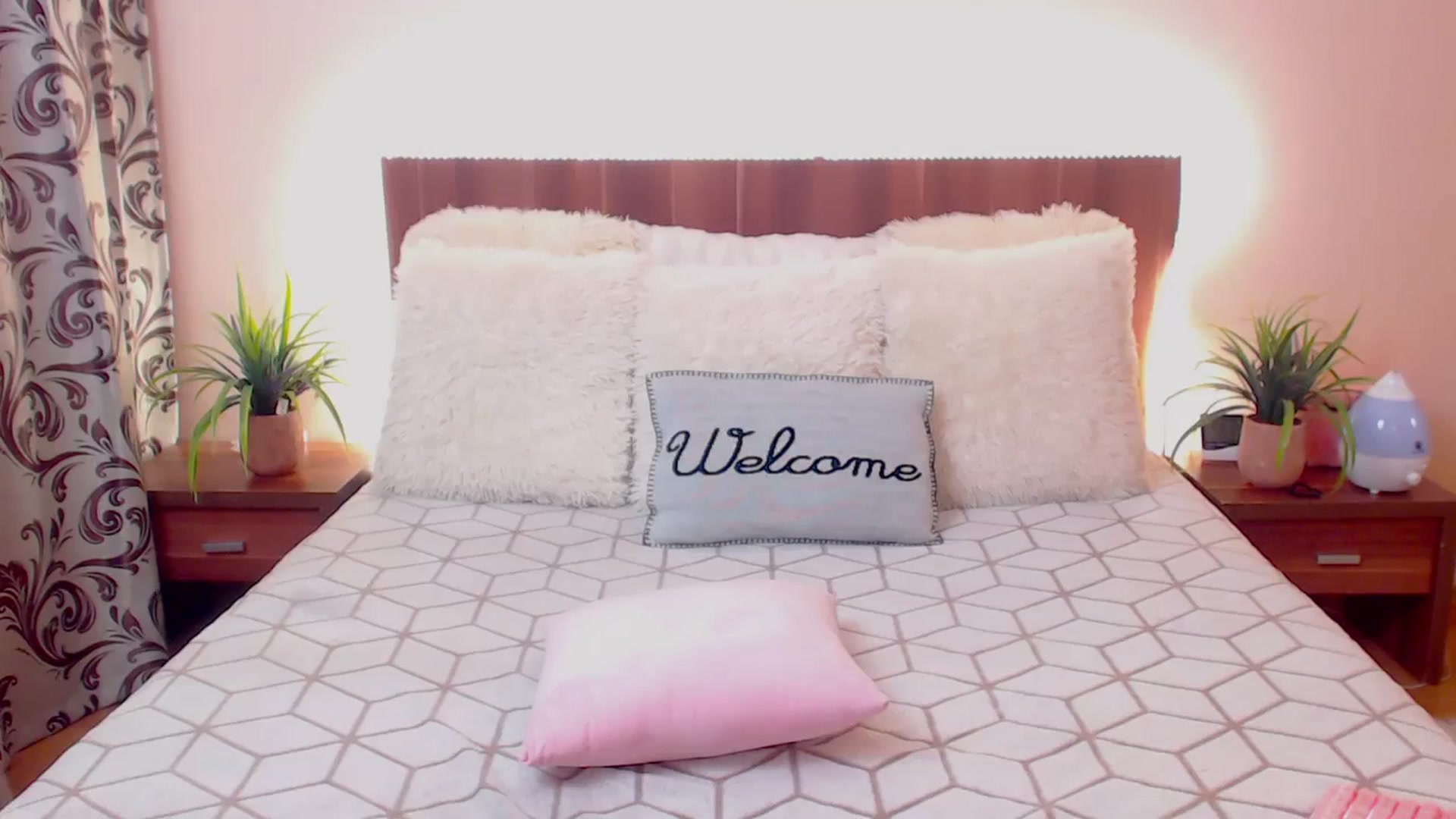 Gallery image thumbnail from DestinyFox1's myfreecams stream on, 04/05/2024, 13:58 image 10 of 20