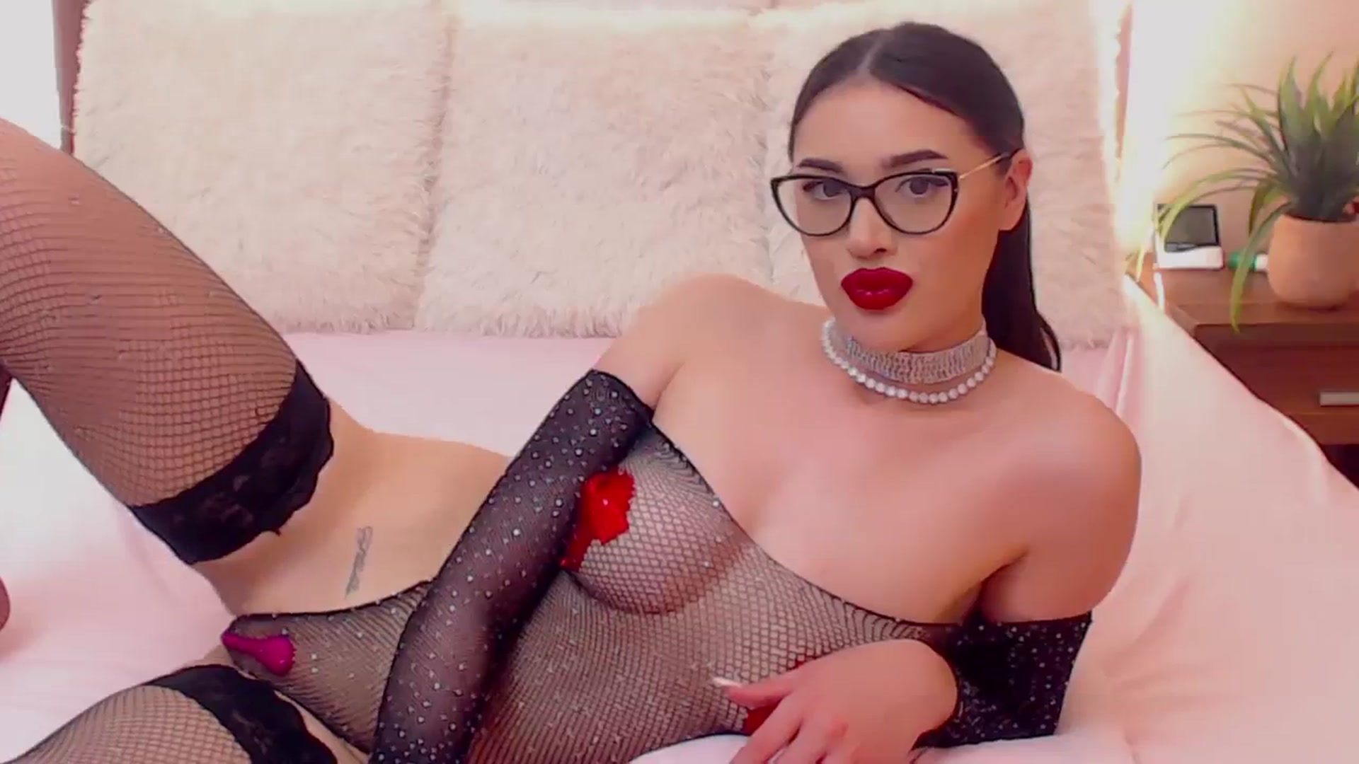 Gallery image thumbnail from DestinyFox1's myfreecams stream on, 04/12/2024, 13:17 image 8 of 20
