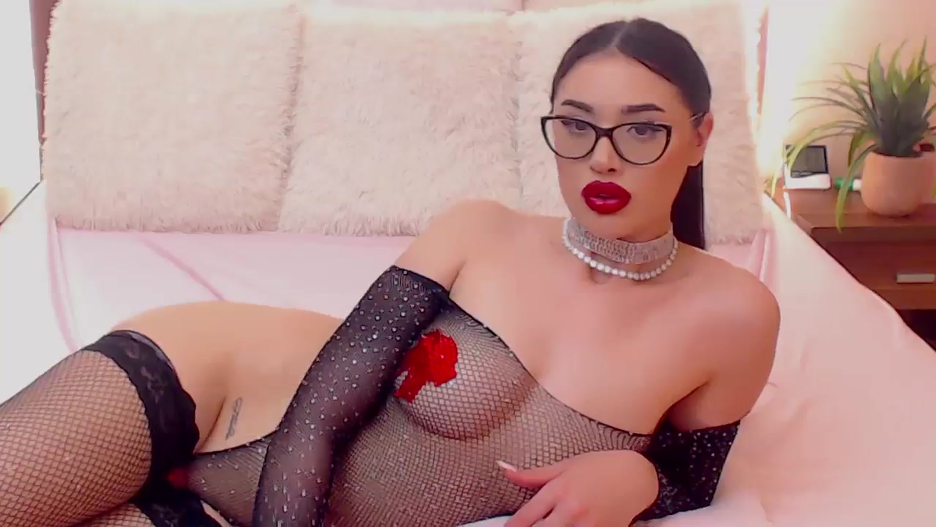 Gallery image thumbnail from DestinyFox1's myfreecams stream on, 04/12/2024, 13:17 image 13 of 20