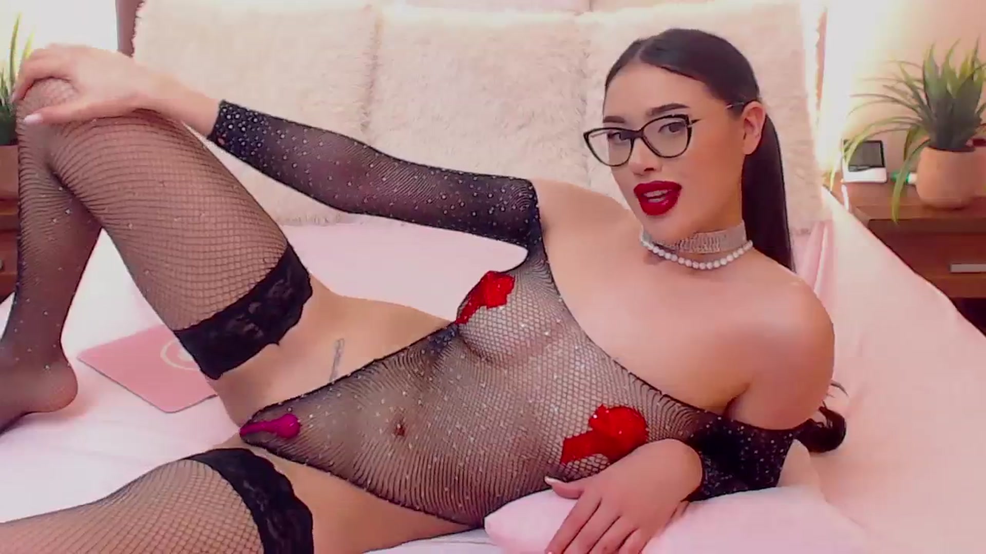 Gallery image thumbnail from DestinyFox1's myfreecams stream on, 04/12/2024, 13:17 image 19 of 20