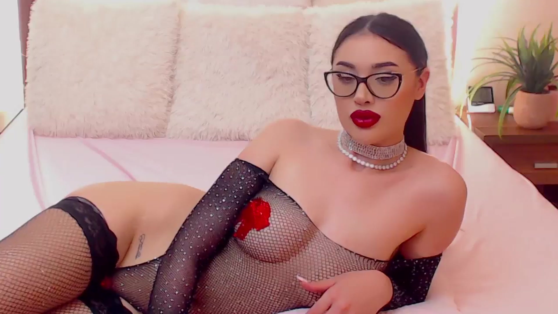 Gallery image thumbnail from DestinyFox1's myfreecams stream on, 04/12/2024, 13:17 image 12 of 20