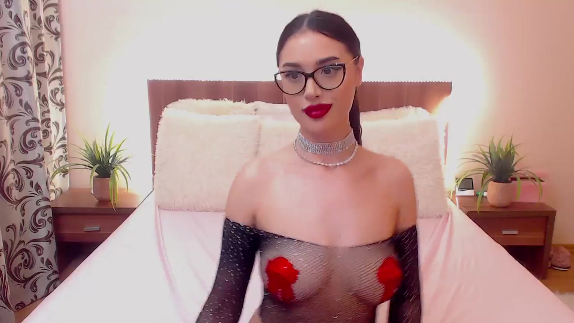 Gallery image thumbnail from DestinyFox1's myfreecams stream on, 04/12/2024, 14:04 image 15 of 20