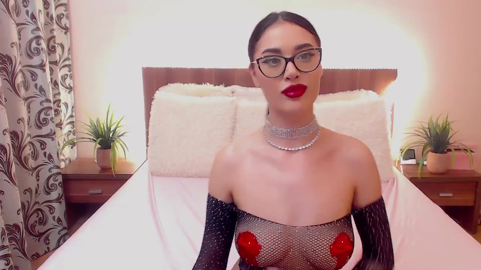 Gallery image thumbnail from DestinyFox1's myfreecams stream on, 04/12/2024, 14:04 image 16 of 20