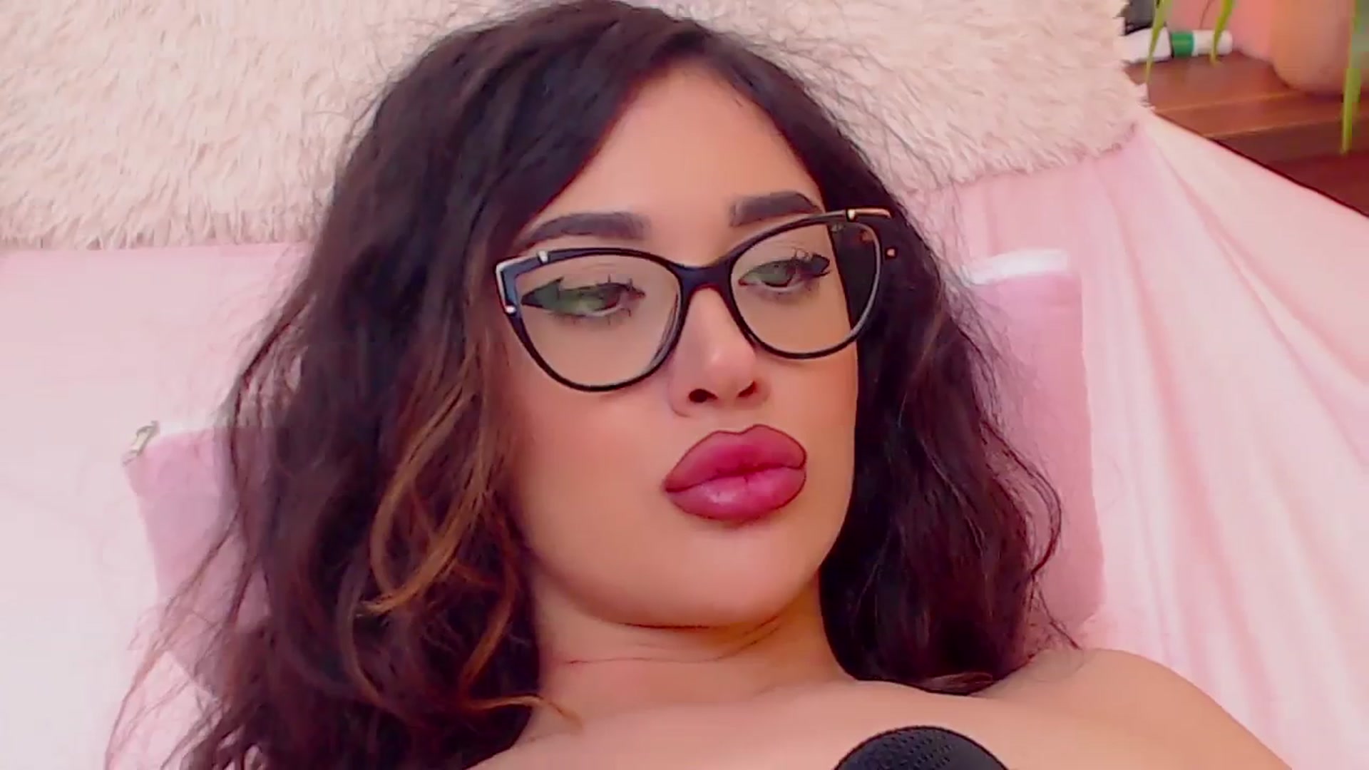 Gallery image thumbnail from DestinyFox1's myfreecams stream on, 04/13/2024, 12:26 image 10 of 20