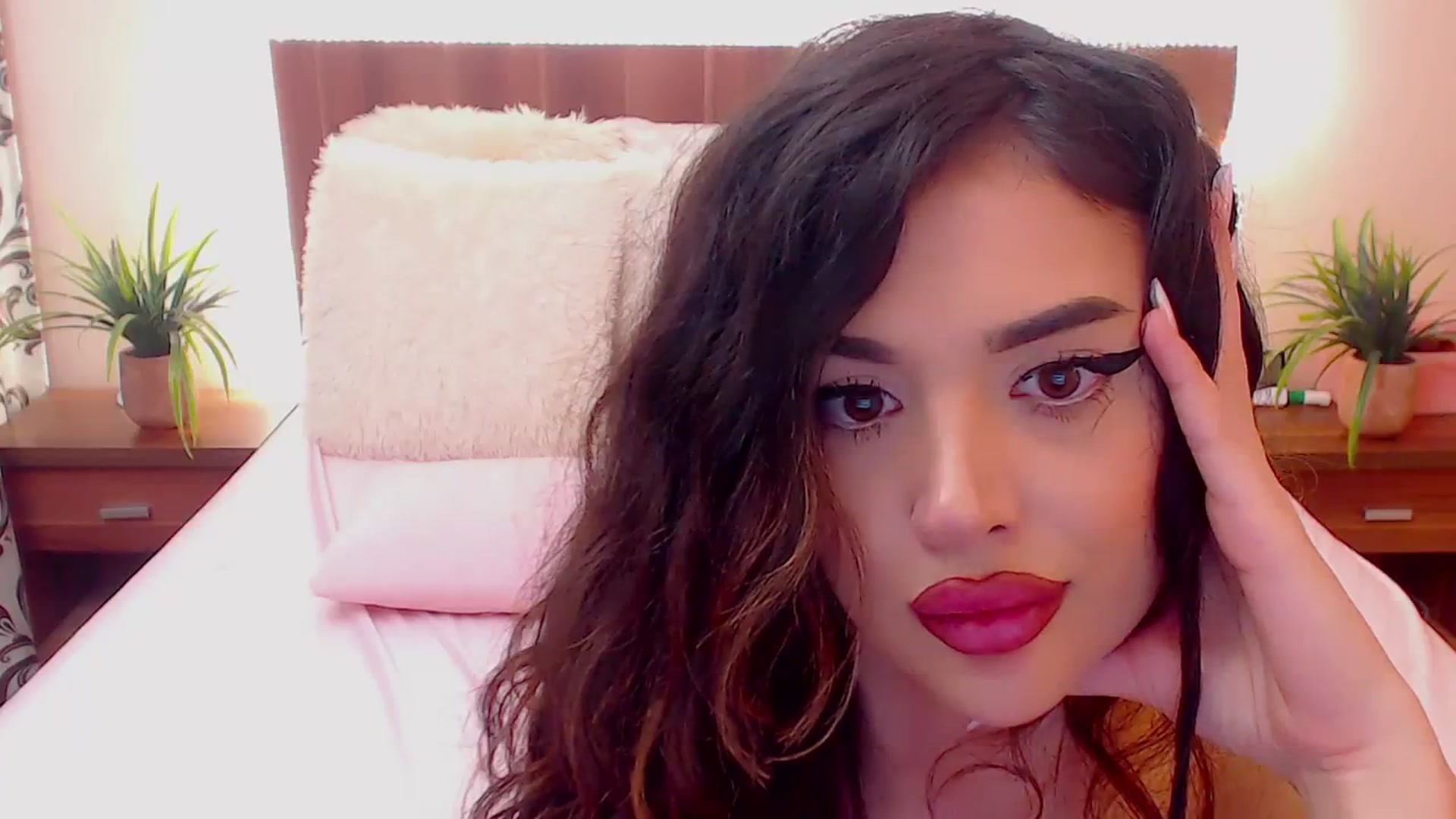 Gallery image thumbnail from DestinyFox1's myfreecams stream on, 04/13/2024, 13:26 image 3 of 20