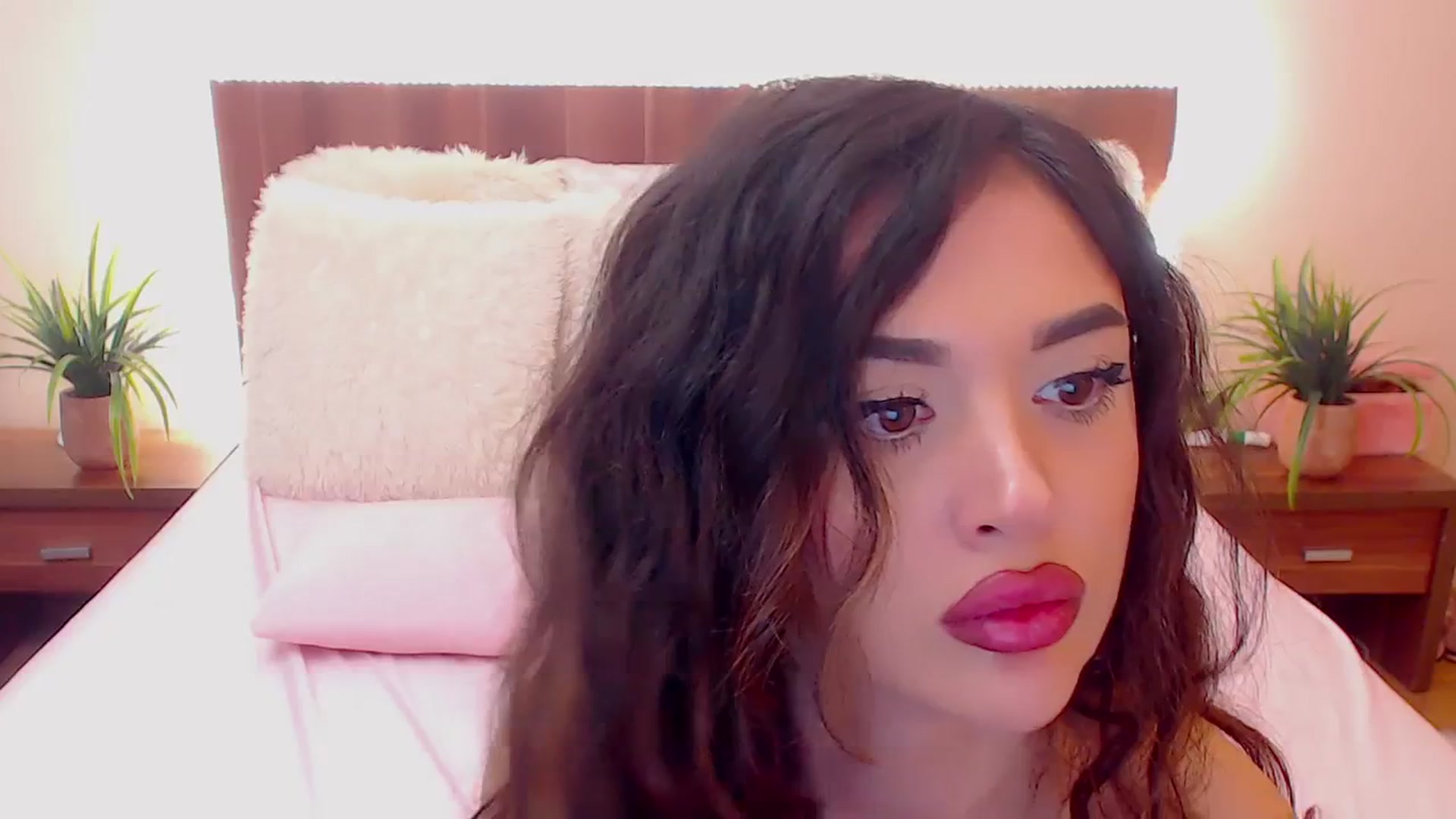 Gallery image thumbnail from DestinyFox1's myfreecams stream on, 04/13/2024, 13:26 image 8 of 20