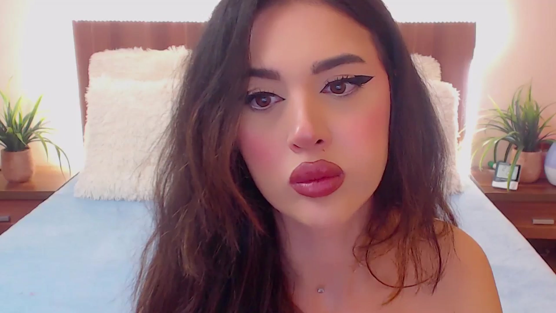 Gallery image thumbnail from DestinyFox1's myfreecams stream on, 05/13/2024, 06:52 image 17 of 20