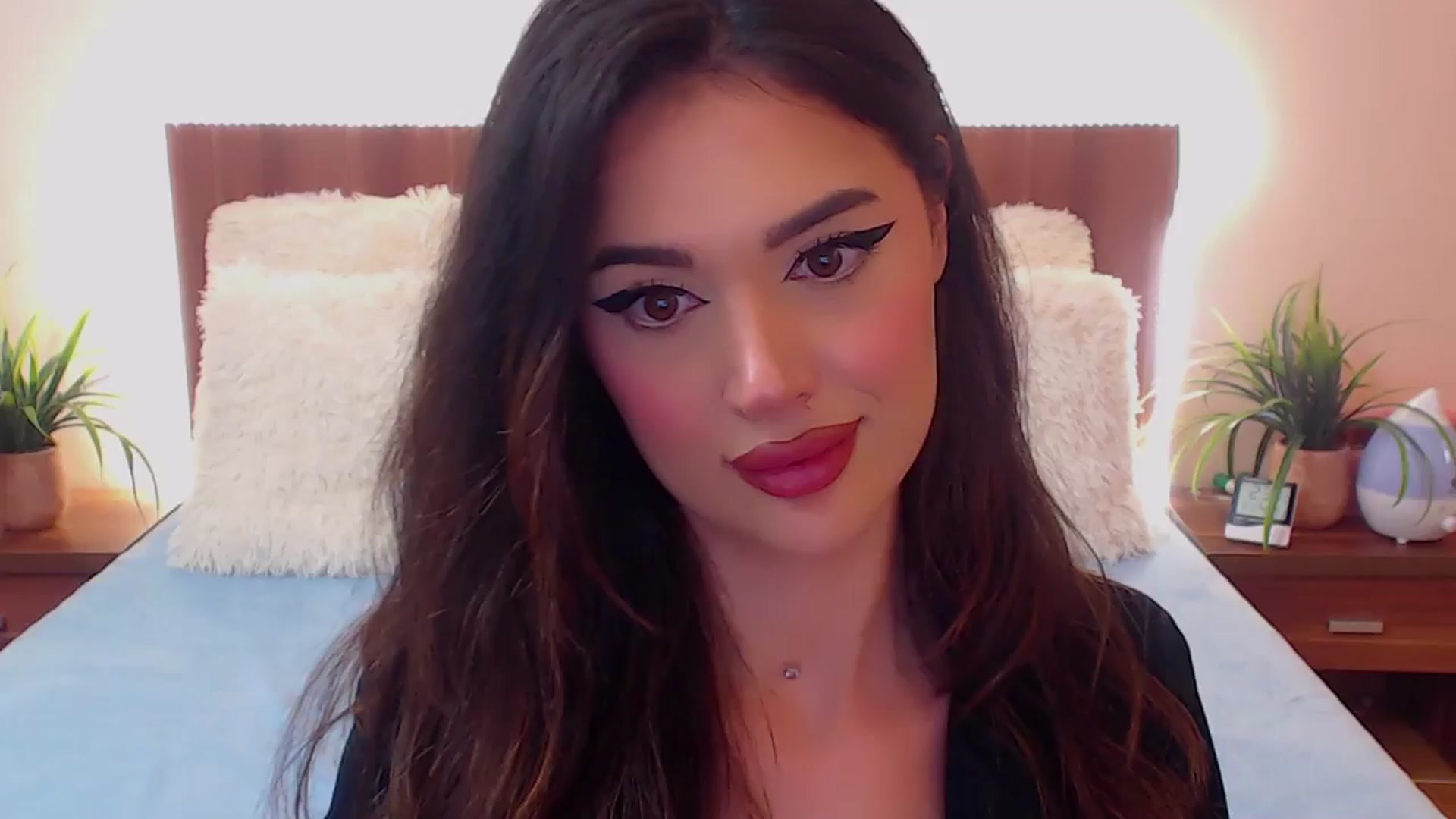 Gallery image thumbnail from DestinyFox1's myfreecams stream on, 05/13/2024, 09:03 image 11 of 20