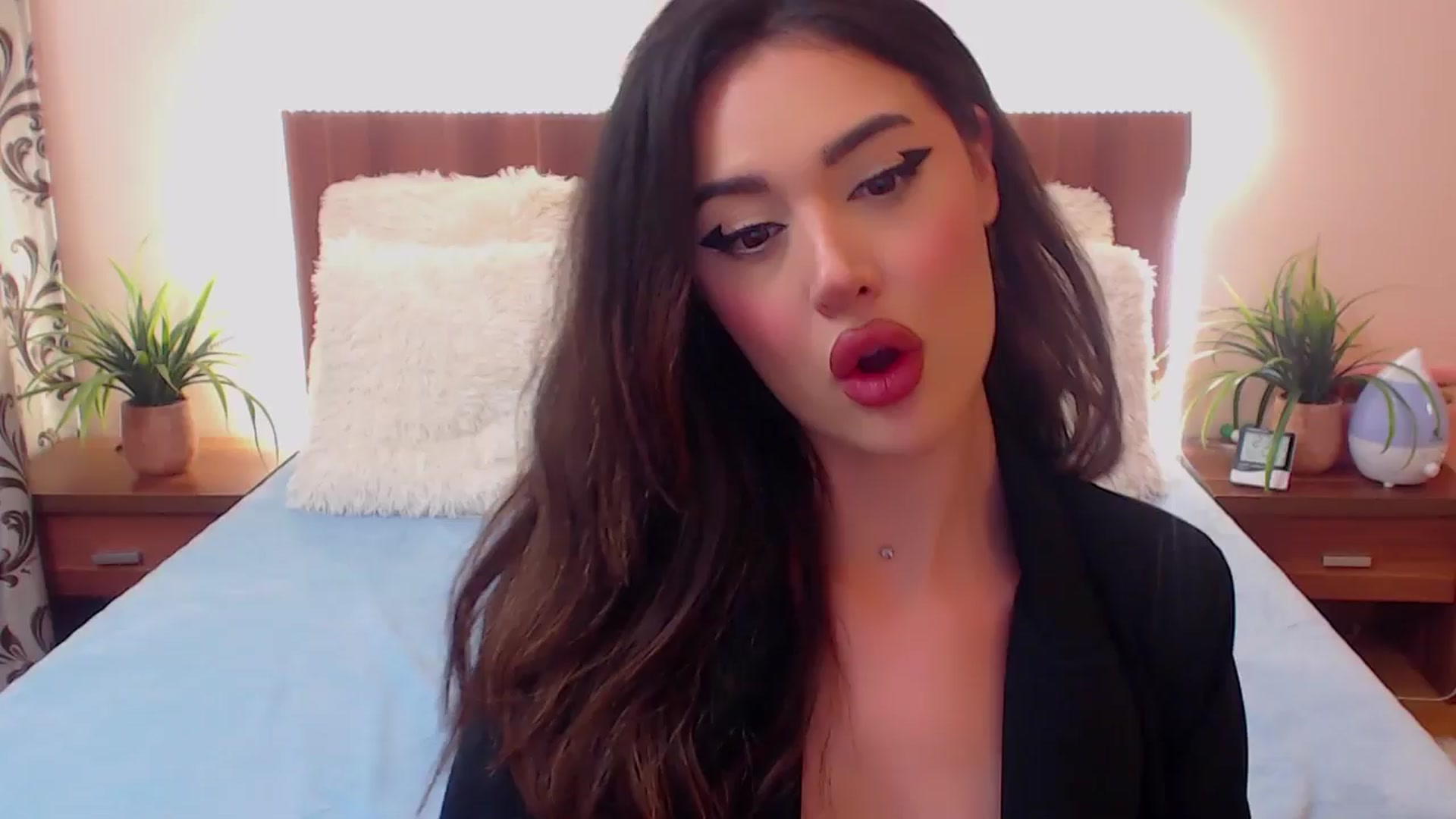 Gallery image thumbnail from DestinyFox1's myfreecams stream on, 05/13/2024, 09:03 image 4 of 20