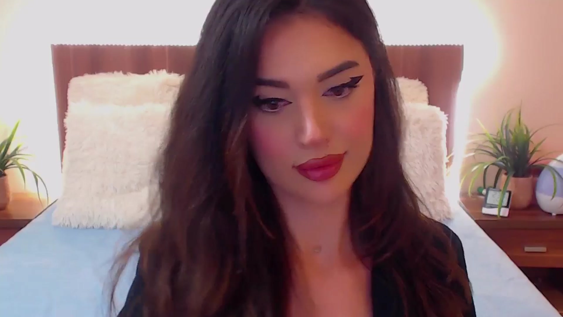 Gallery image thumbnail from DestinyFox1's myfreecams stream on, 05/13/2024, 09:03 image 13 of 20