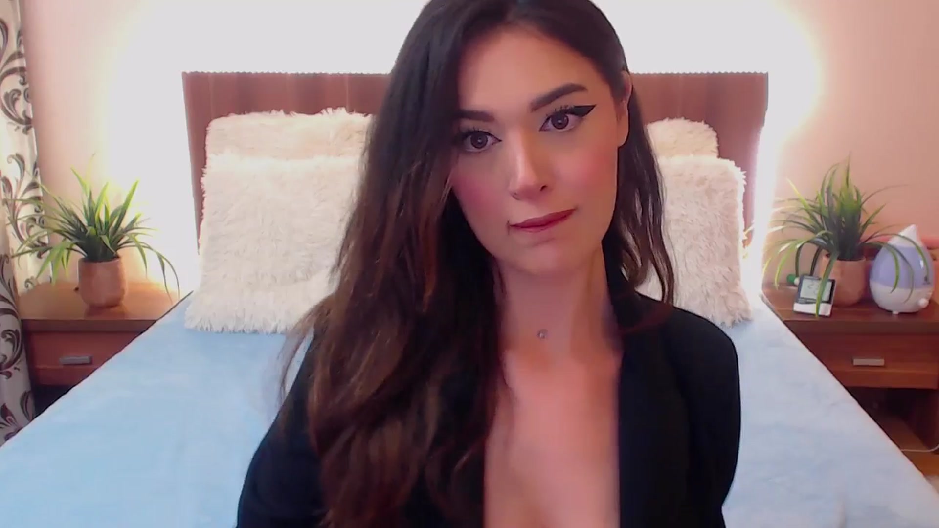 Gallery image thumbnail from DestinyFox1's myfreecams stream on, 05/13/2024, 09:03 image 7 of 20