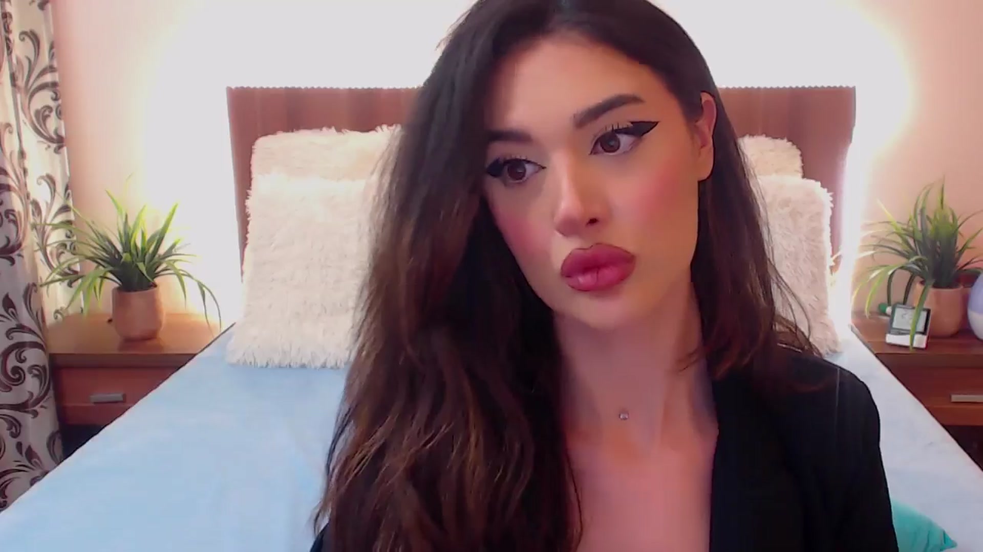 Gallery image thumbnail from DestinyFox1's myfreecams stream on, 05/13/2024, 09:03 image 2 of 20