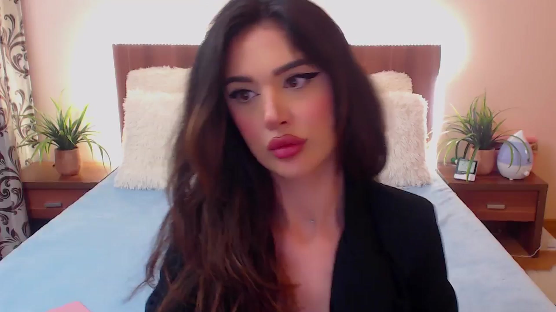 Gallery image thumbnail from DestinyFox1's myfreecams stream on, 05/13/2024, 09:42 image 2 of 20