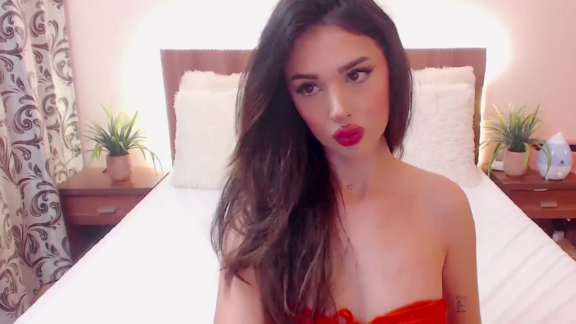 Gallery image thumbnail from DestinyFox1's myfreecams stream on, 05/19/2024, 04:48 image 3 of 20