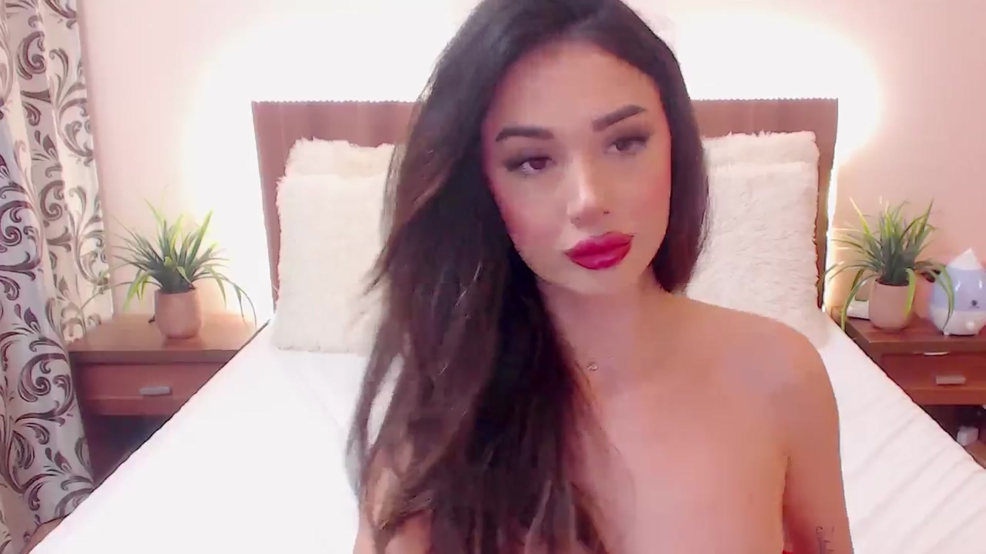 Gallery image thumbnail from DestinyFox1's myfreecams stream on, 05/19/2024, 04:48 image 2 of 20