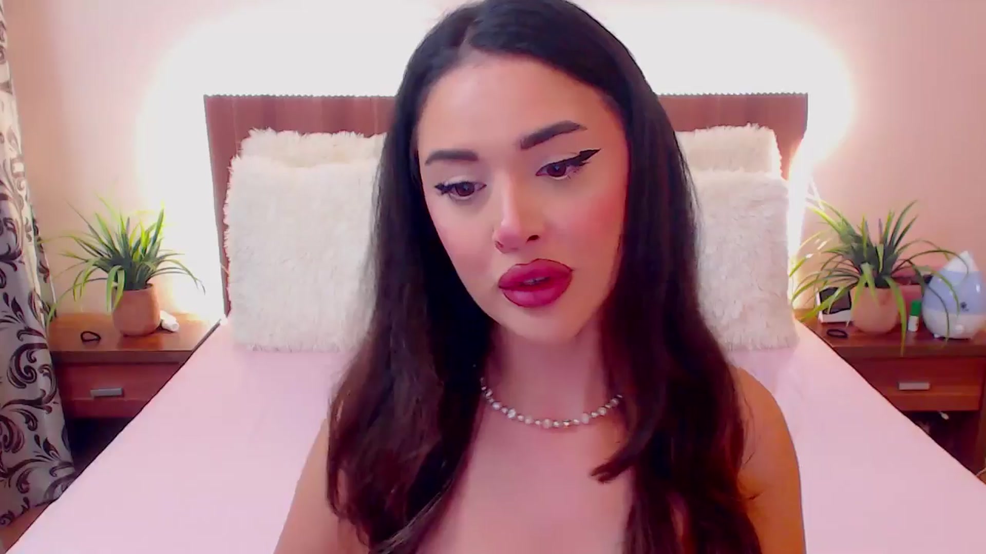 Gallery image thumbnail from DestinyFox1's myfreecams stream on, 05/24/2024, 05:46 image 4 of 20