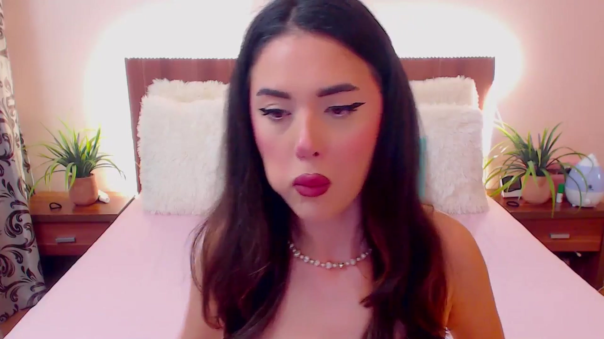 Gallery image thumbnail from DestinyFox1's myfreecams stream on, 05/24/2024, 05:46 image 5 of 20