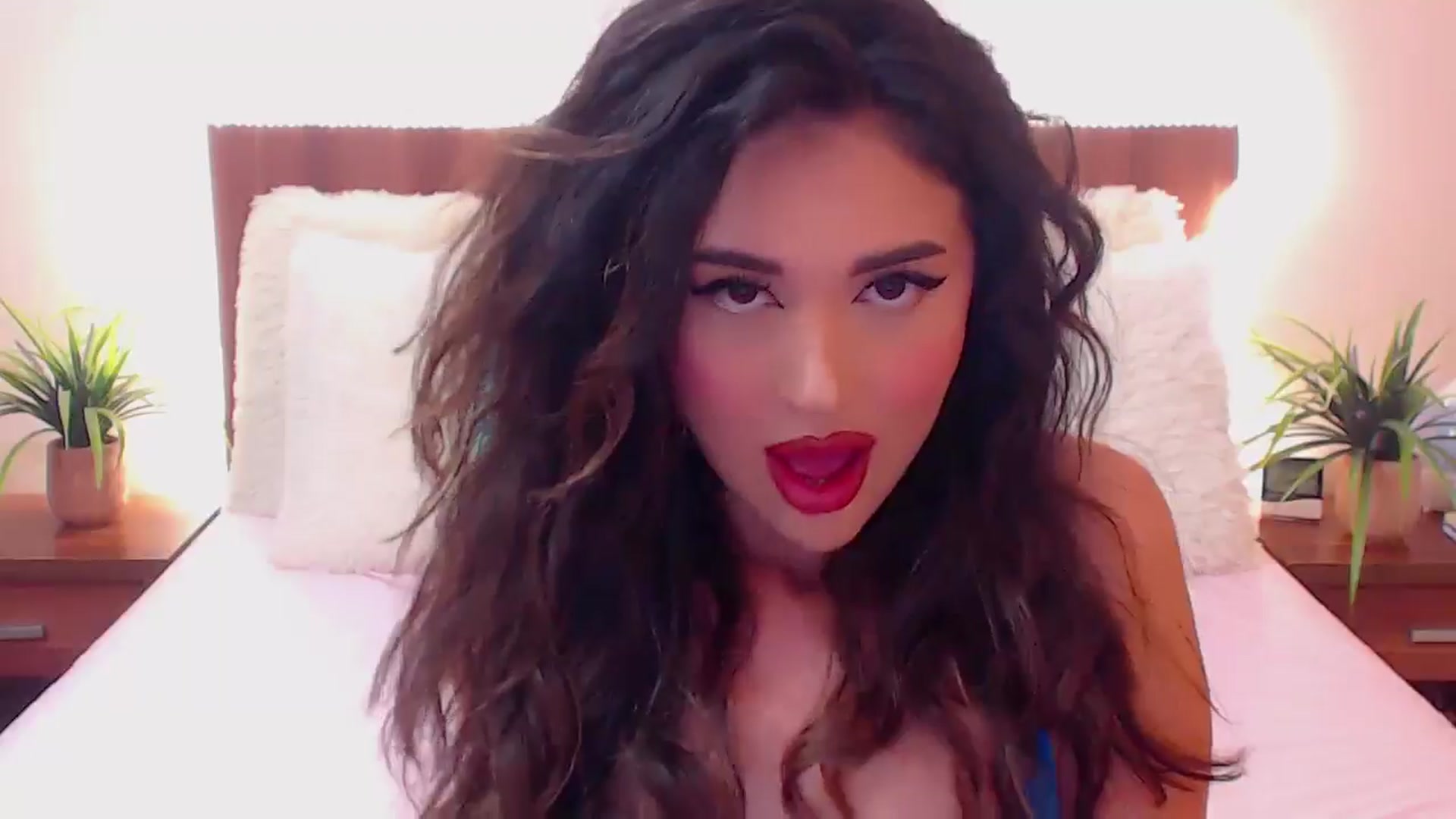 Gallery image thumbnail from DestinyFox1's myfreecams stream on, 06/07/2024, 12:19 image 8 of 20