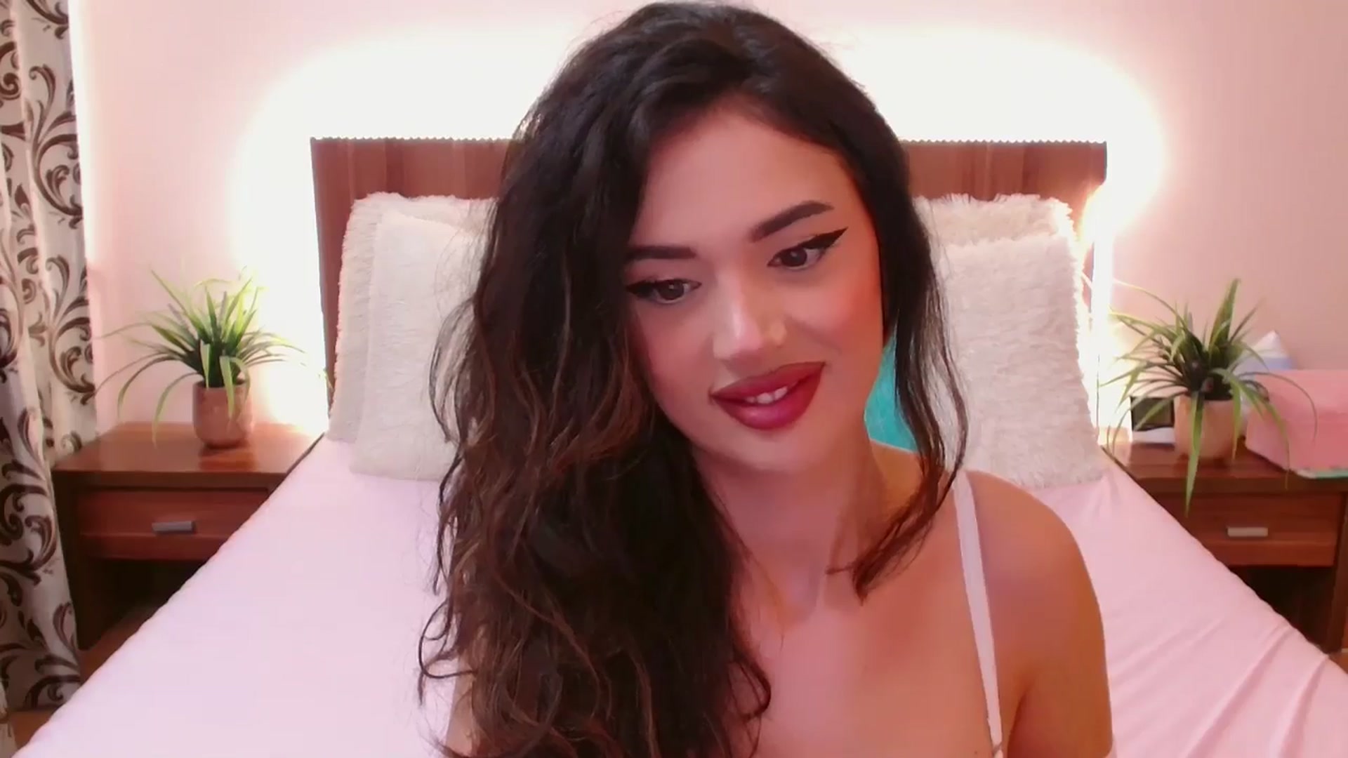 Gallery image thumbnail from DestinyFox1's myfreecams stream on, 06/08/2024, 05:57 image 7 of 20