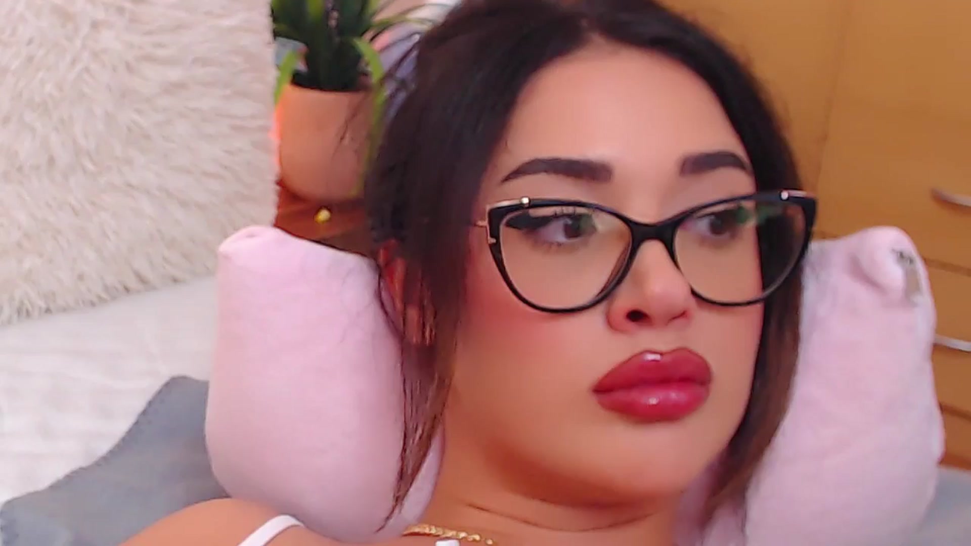 Gallery image thumbnail from DestinyFox1's myfreecams stream on, 06/15/2024, 10:57 image 6 of 20
