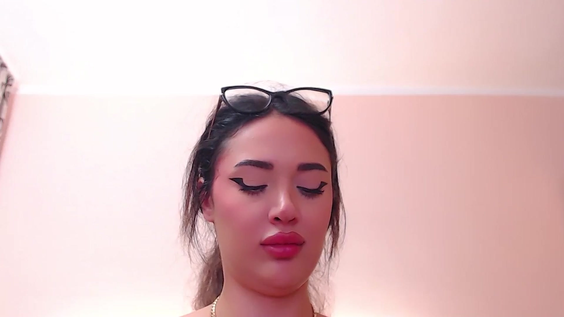 Gallery image thumbnail from DestinyFox1's myfreecams stream on, 06/15/2024, 11:27 image 9 of 20