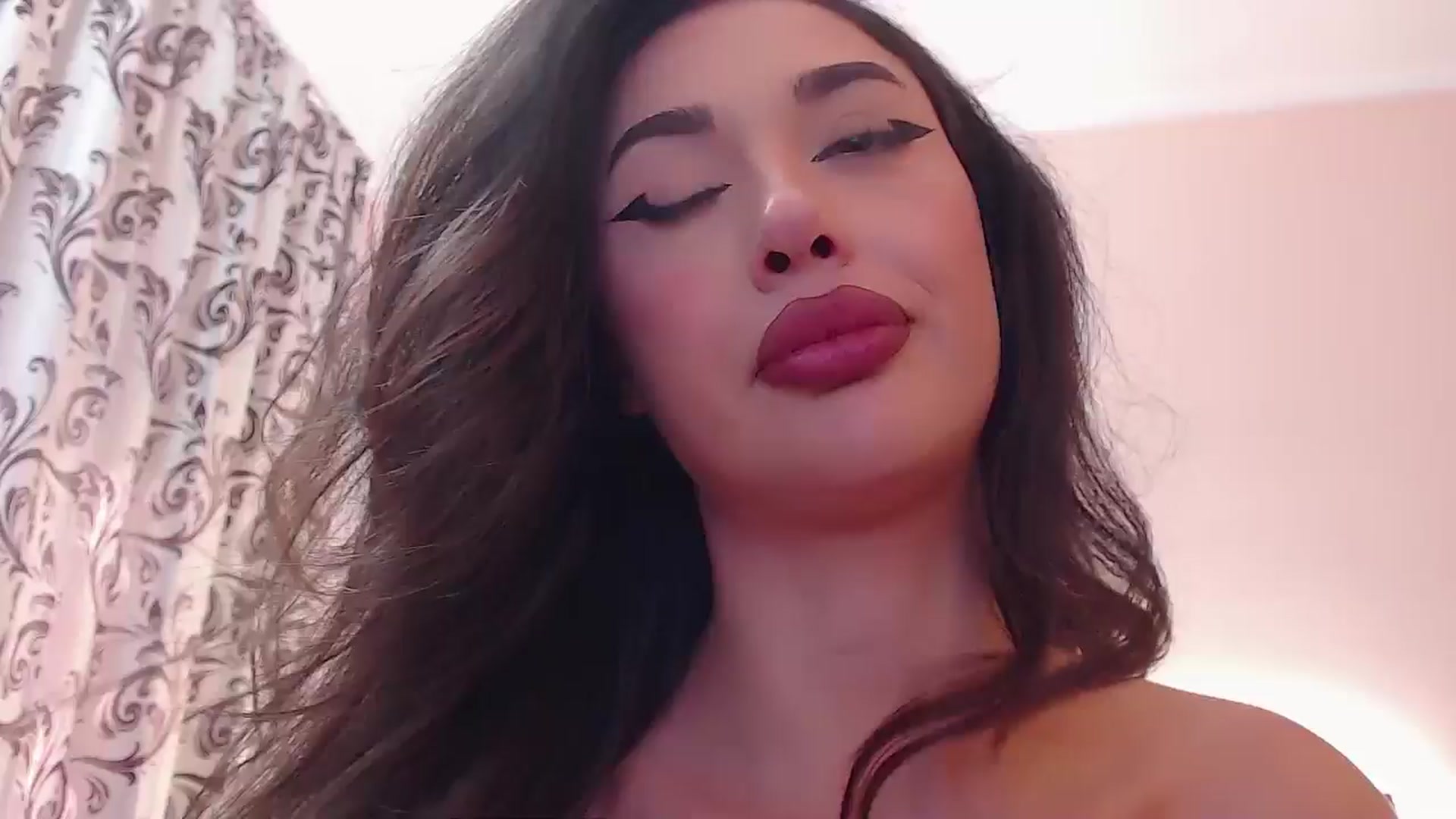 Gallery image thumbnail from DestinyFox1's myfreecams stream on, 06/19/2024, 08:08 image 15 of 20