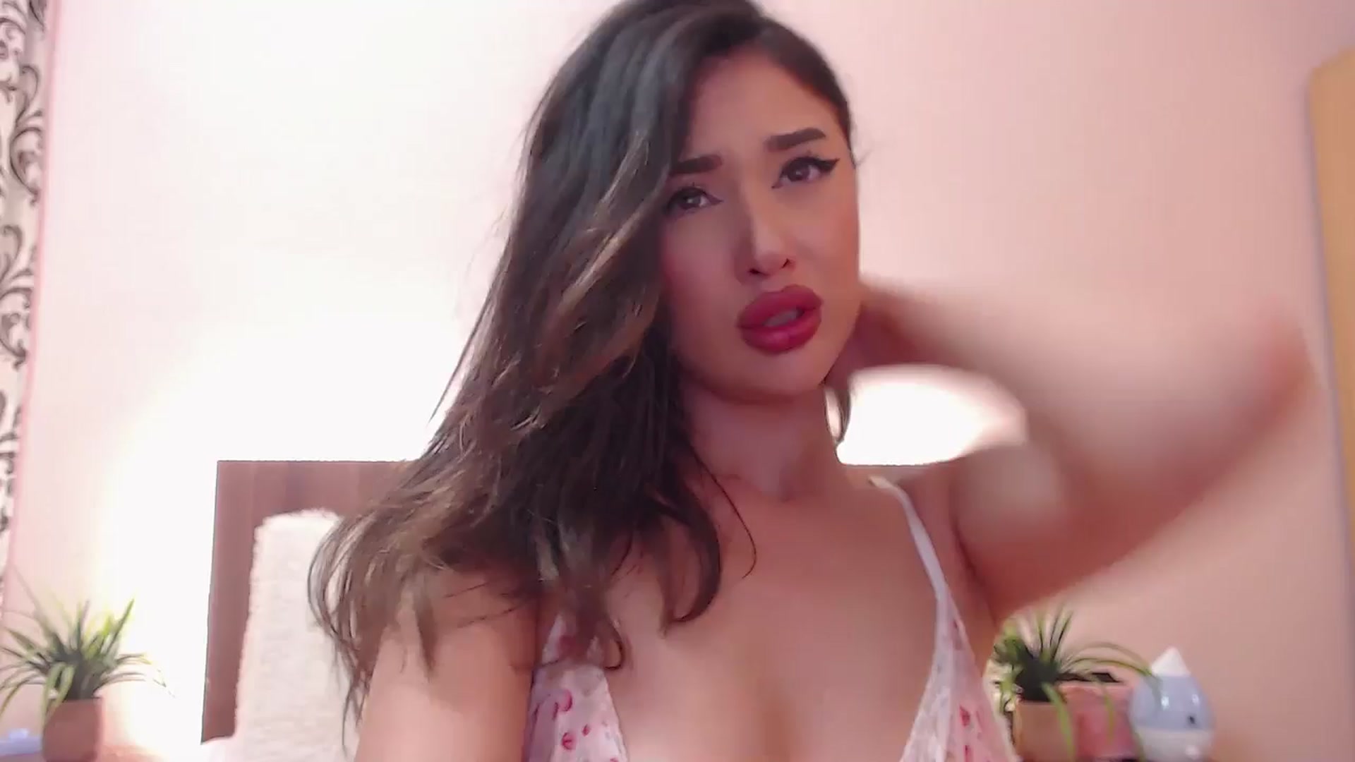 Gallery image thumbnail from DestinyFox1's myfreecams stream on, 06/19/2024, 08:51 image 10 of 20
