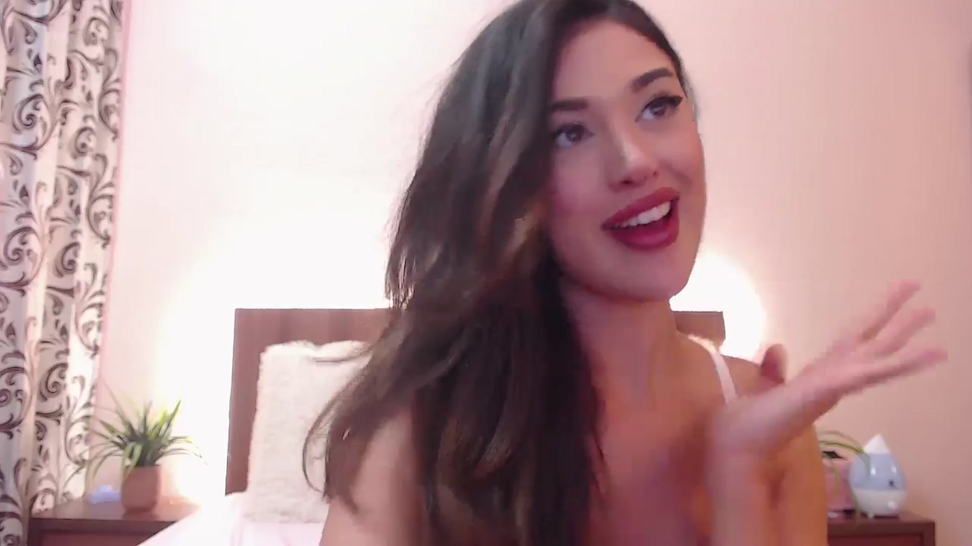 Gallery image thumbnail from DestinyFox1's myfreecams stream on, 06/19/2024, 08:51 image 3 of 20