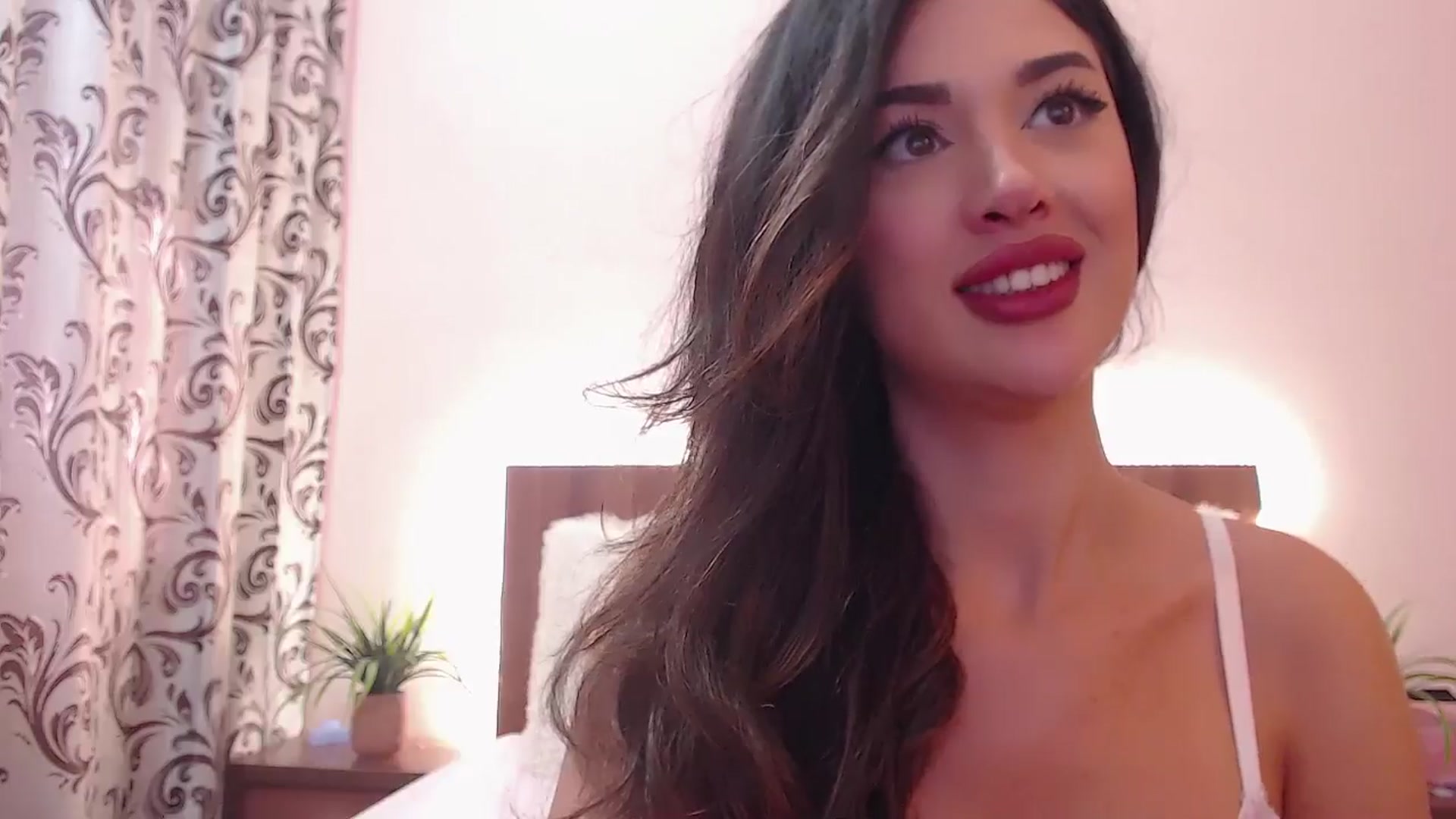 Gallery image thumbnail from DestinyFox1's myfreecams stream on, 06/19/2024, 08:51 image 2 of 20