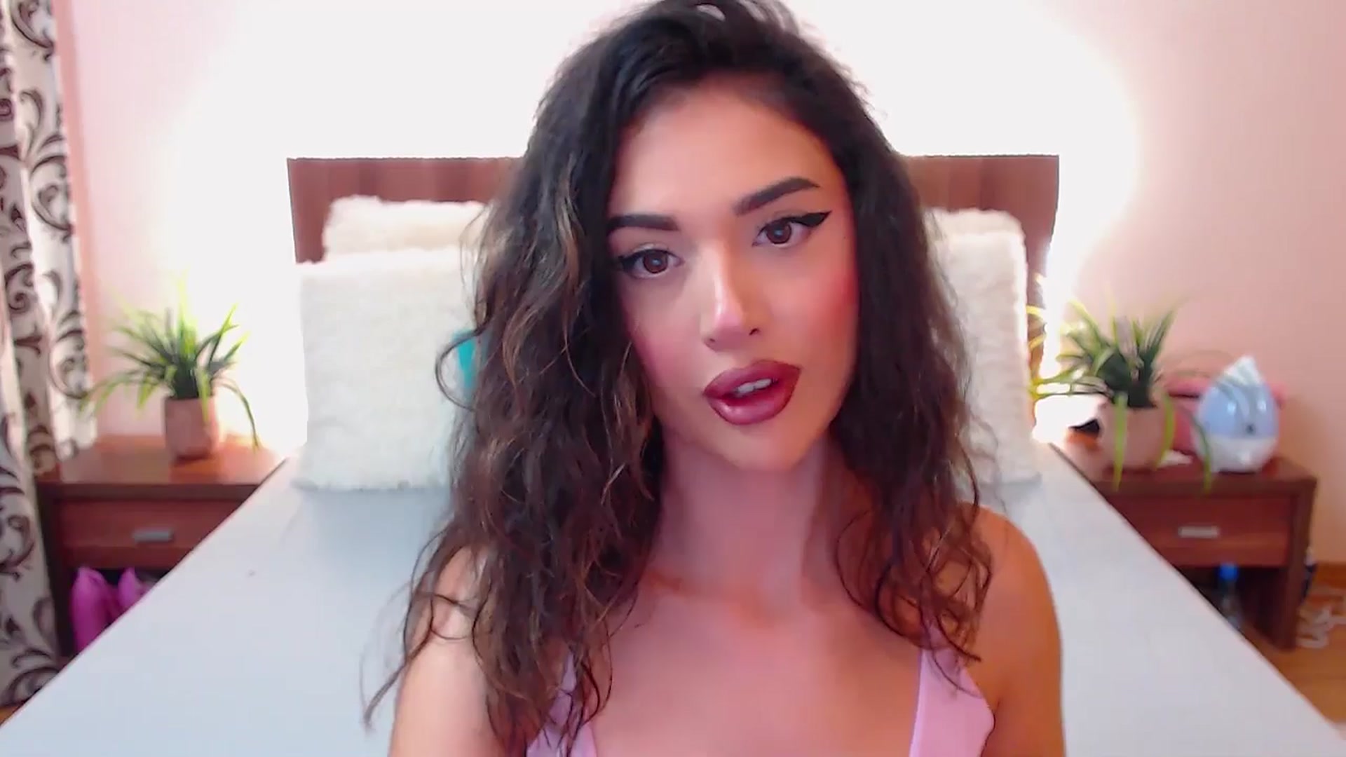 Gallery image thumbnail from DestinyFox1's myfreecams stream on, 06/27/2024, 12:29 image 2 of 20