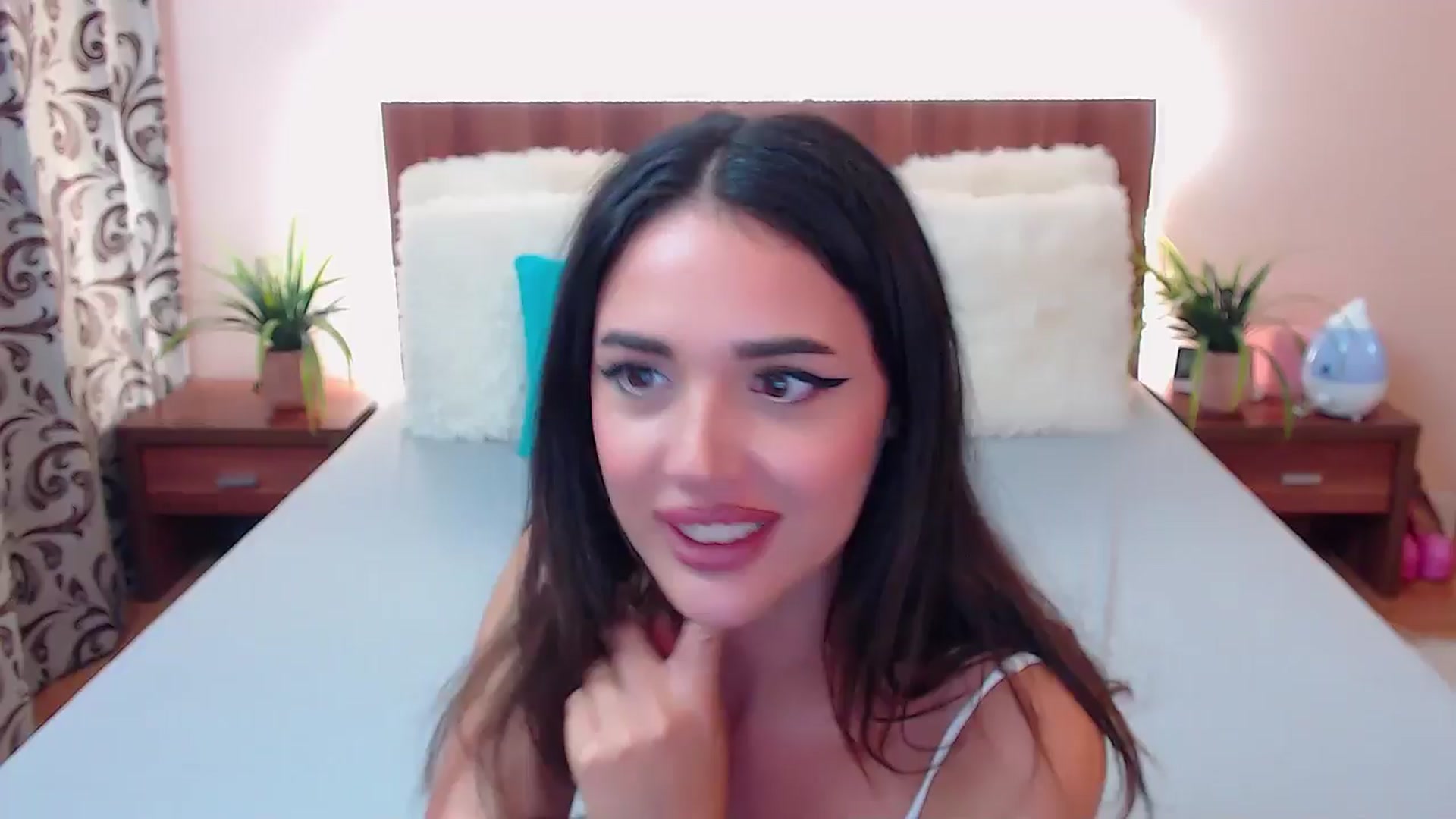 Gallery image thumbnail from DestinyFox1's myfreecams stream on, 07/10/2024, 14:21 image 15 of 20