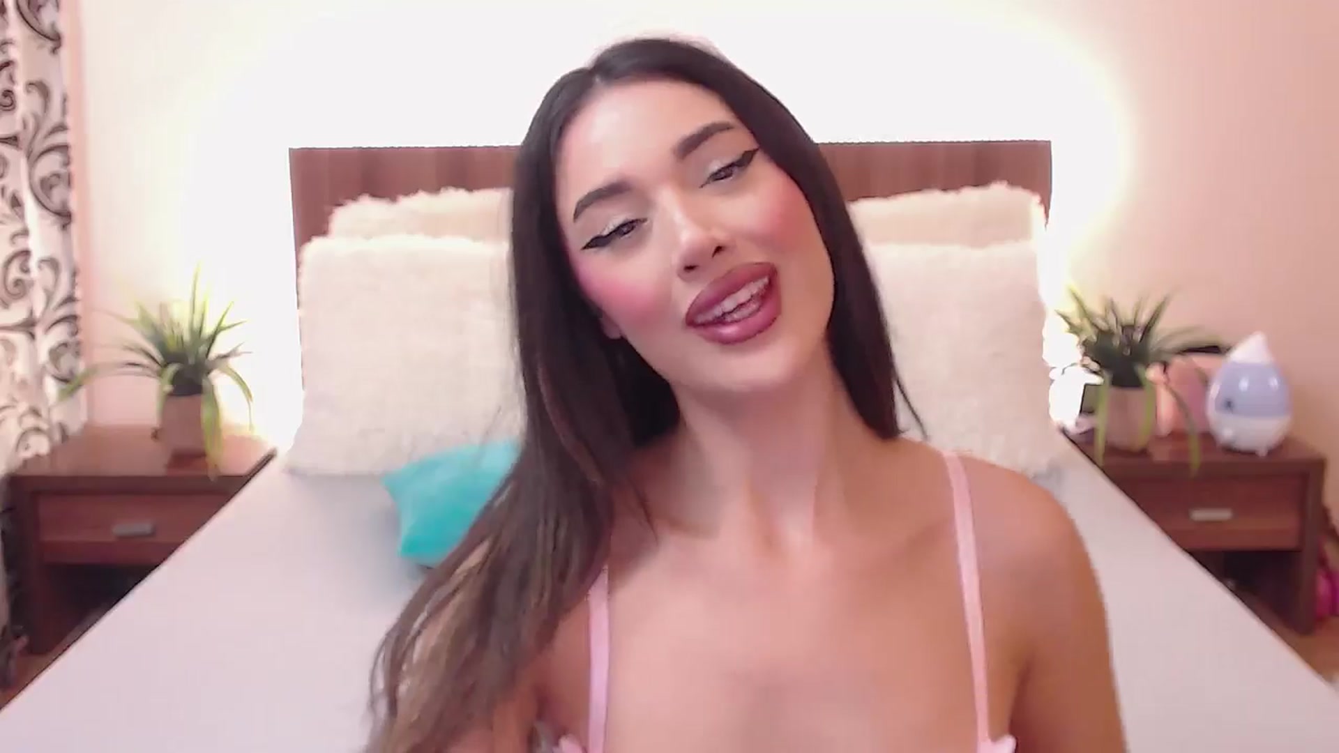 Gallery image thumbnail from DestinyFox1's myfreecams stream on, 07/11/2024, 06:13 image 16 of 20