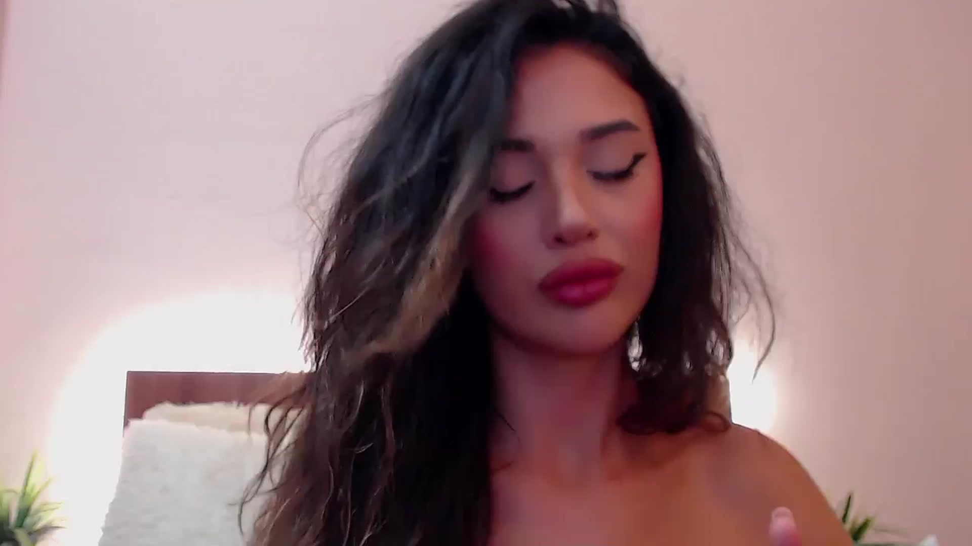 Gallery image thumbnail from DestinyFox1's myfreecams stream on, 07/17/2024, 06:44 image 7 of 20